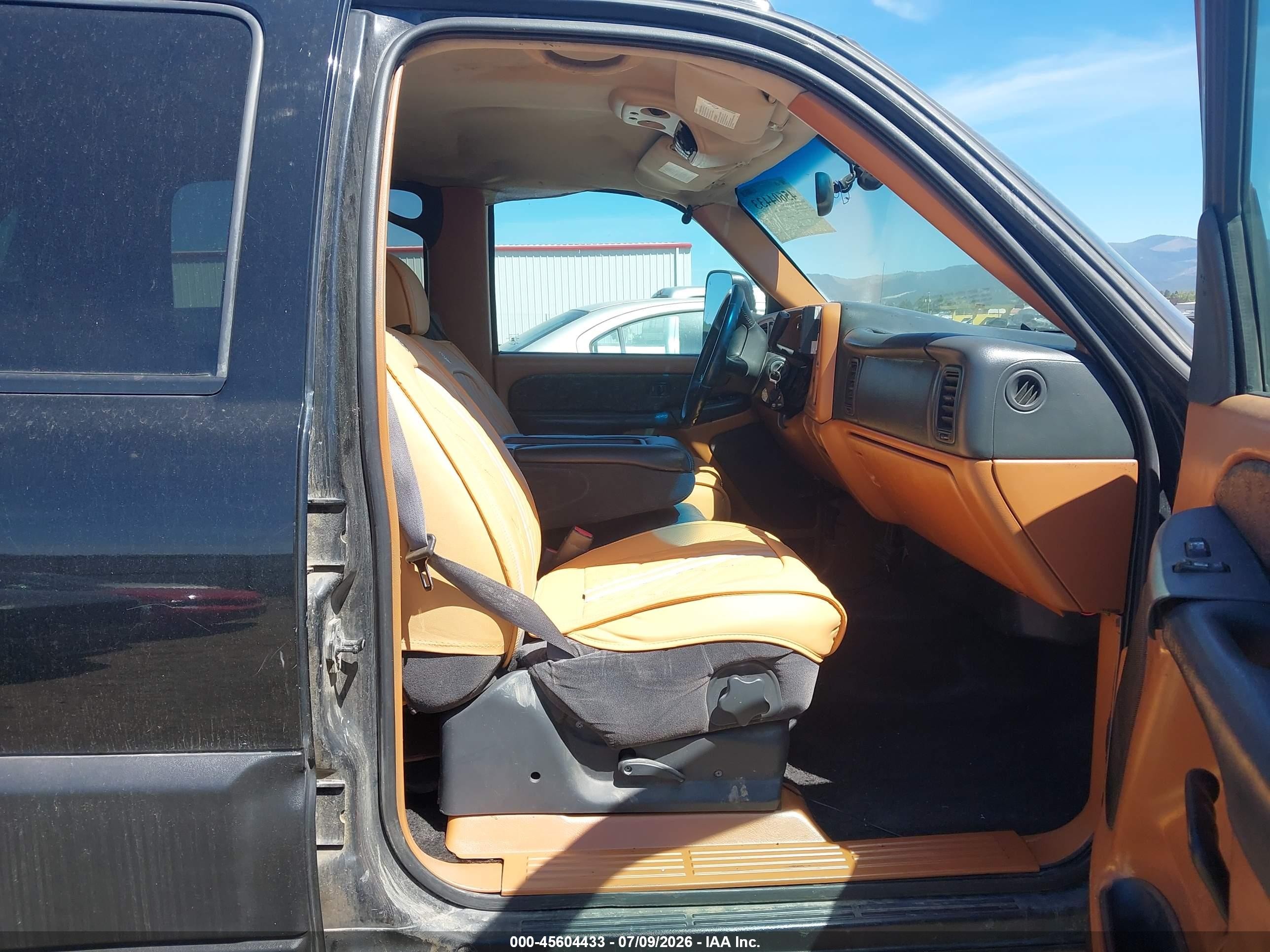 2002 Chevrolet Avalanche 1500   Black vin: 3GNEK13T12G175326
