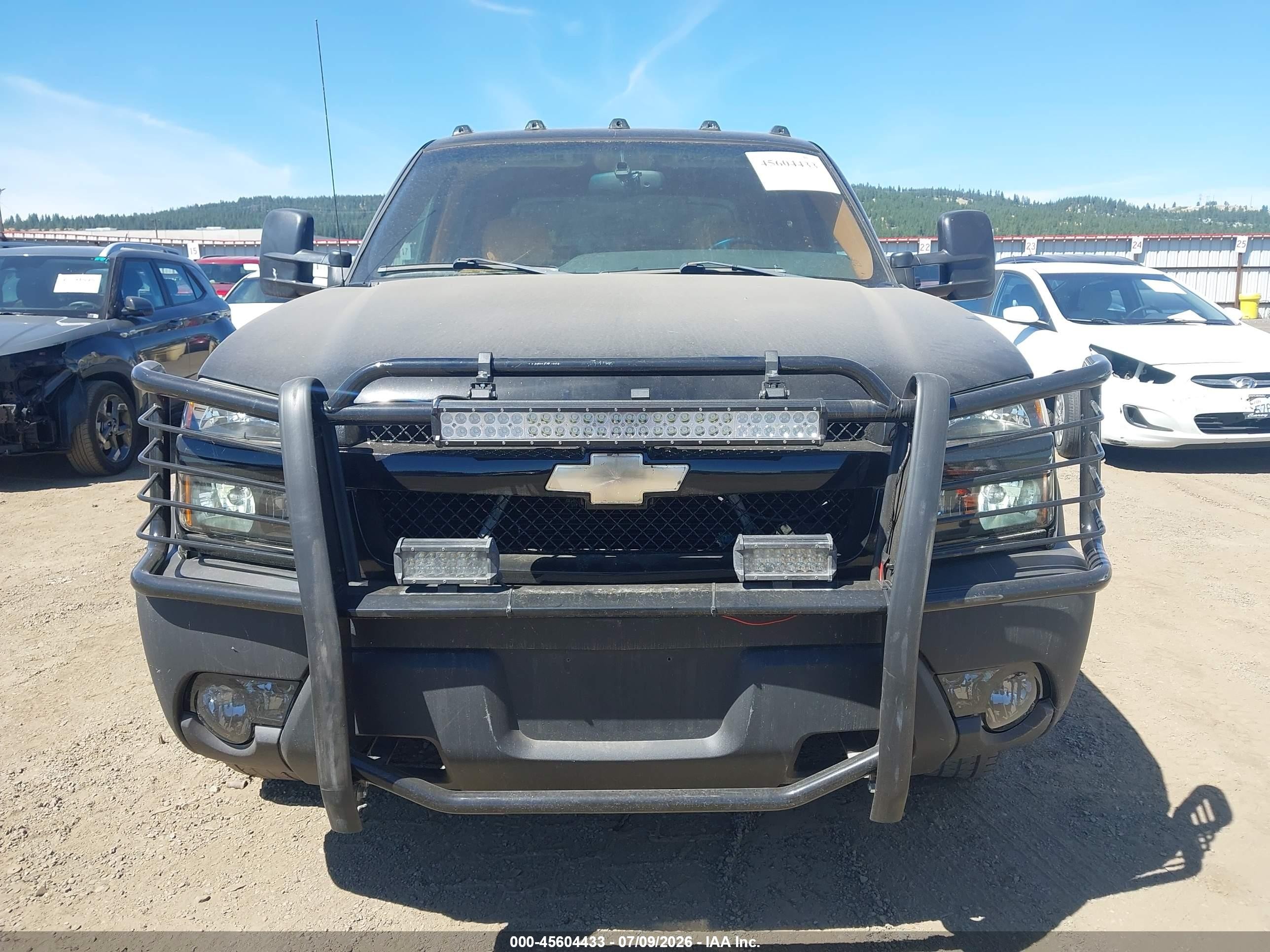 2002 Chevrolet Avalanche 1500   Black vin: 3GNEK13T12G175326