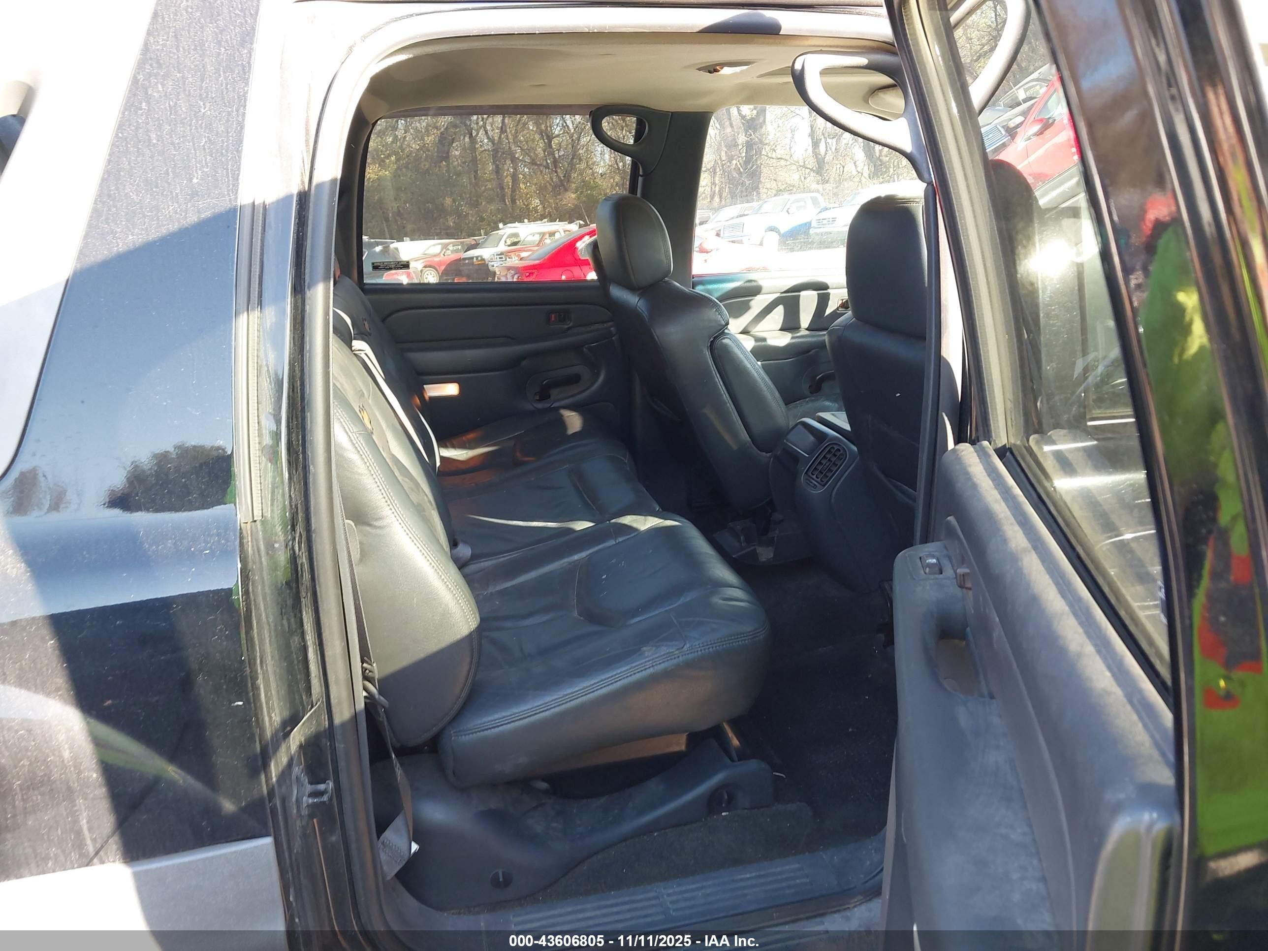 2002 Chevrolet Avalanche 1500   Black vin: 3GNEK13T12G181935