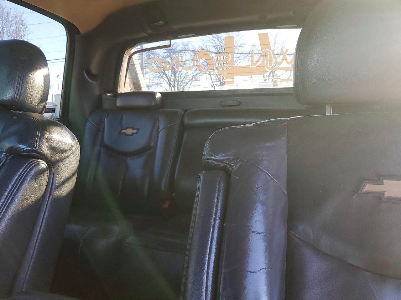 2002 Chevrolet Avalanche Черный vin: 3GNEK13T12G198234
