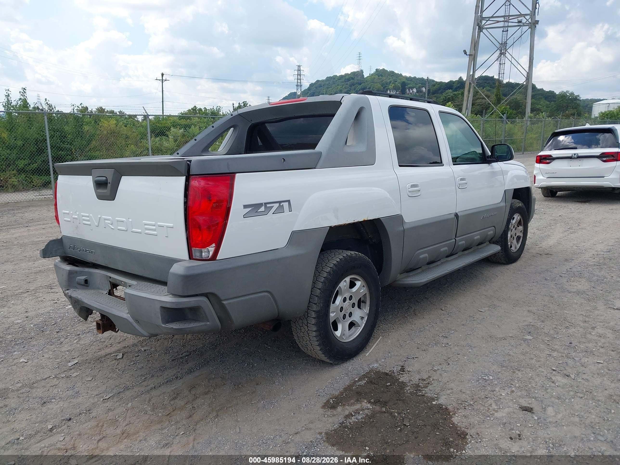 2002 Chevrolet Avalanche 1500   White vin: 3GNEK13T12G350819