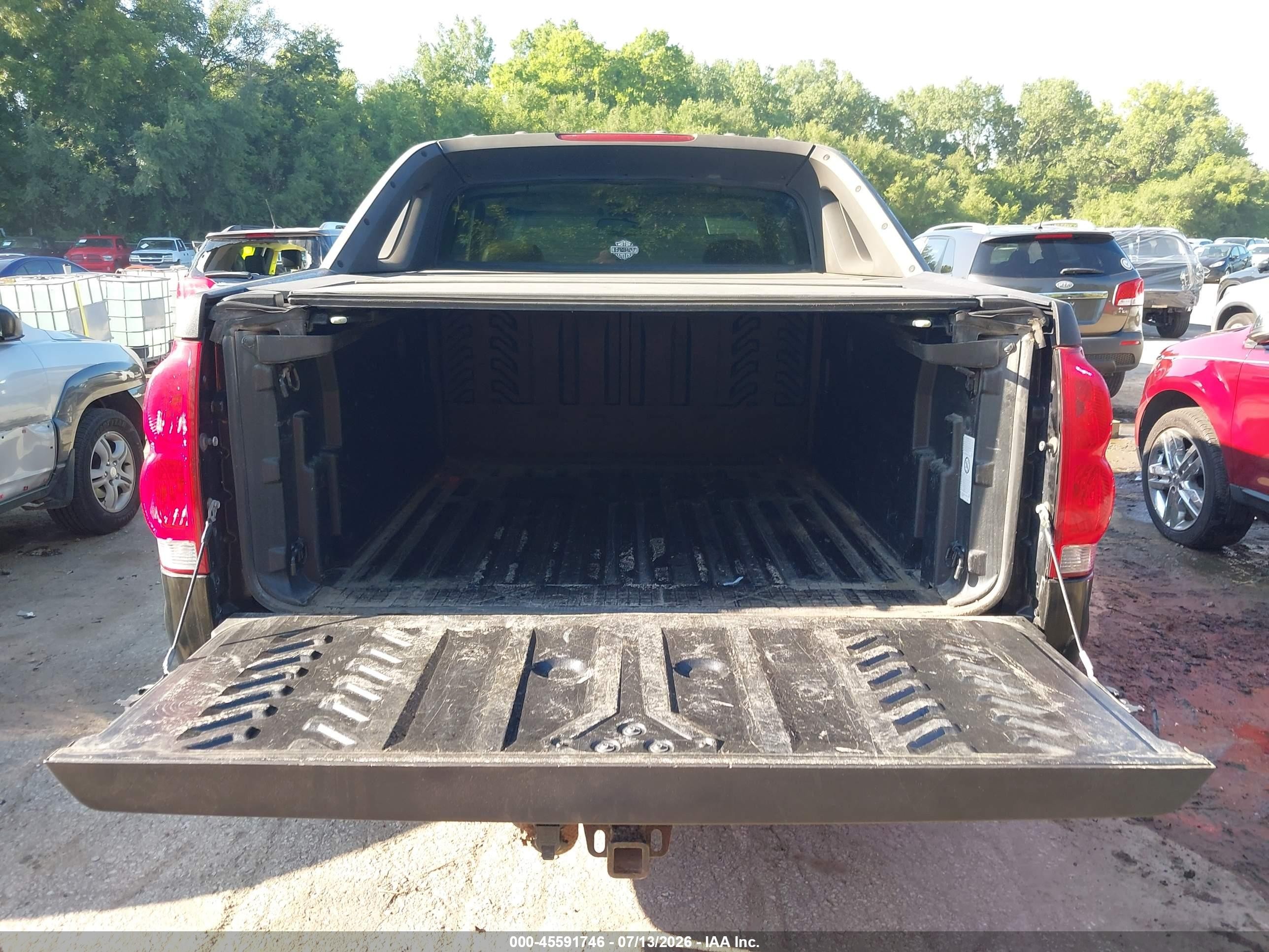 2003 Chevrolet Avalanche 1500   Черный vin: 3GNEK13T13G222159