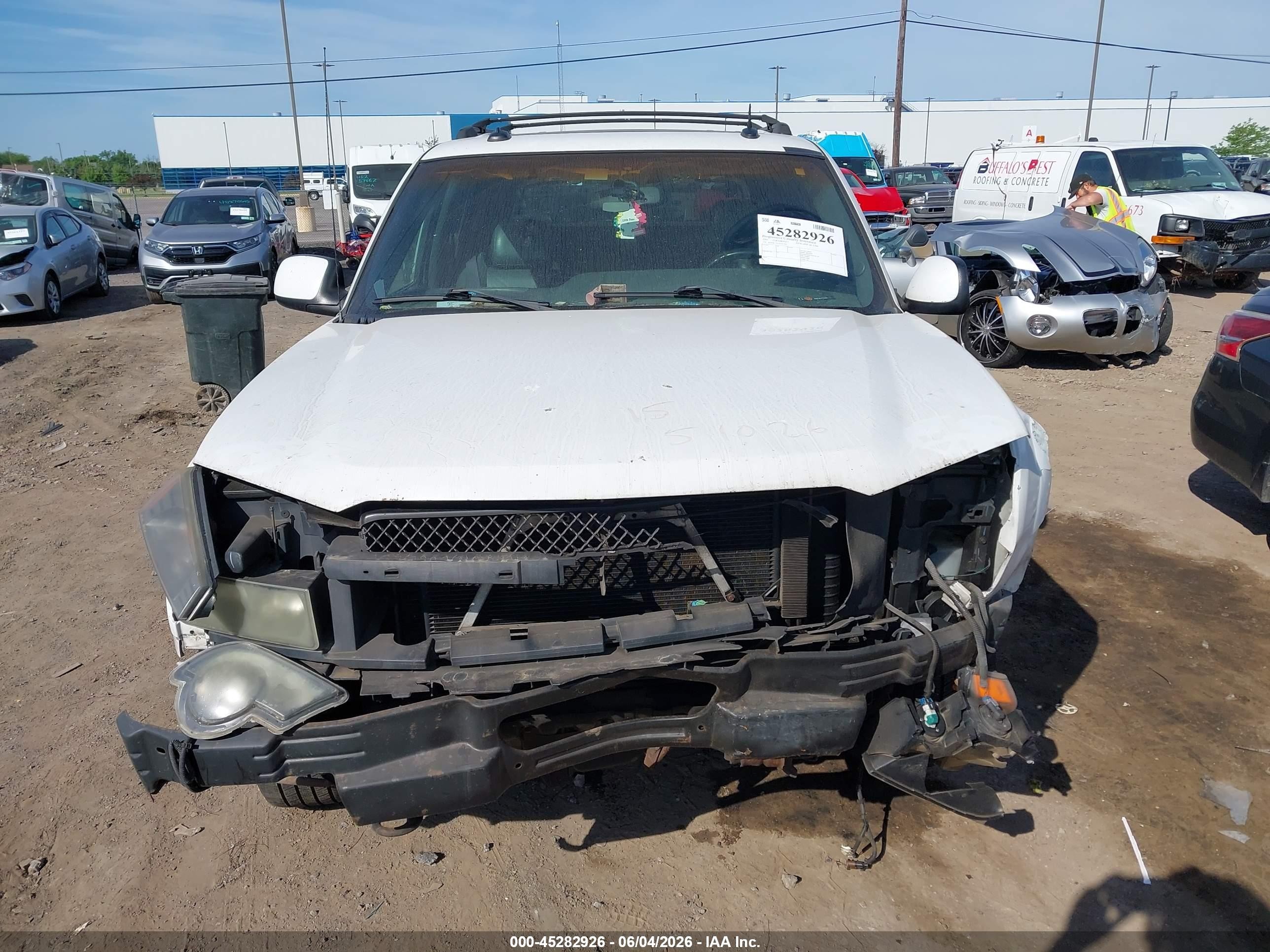 2003 Chevrolet Avalanche 1500   White vin: 3GNEK13T13G333245