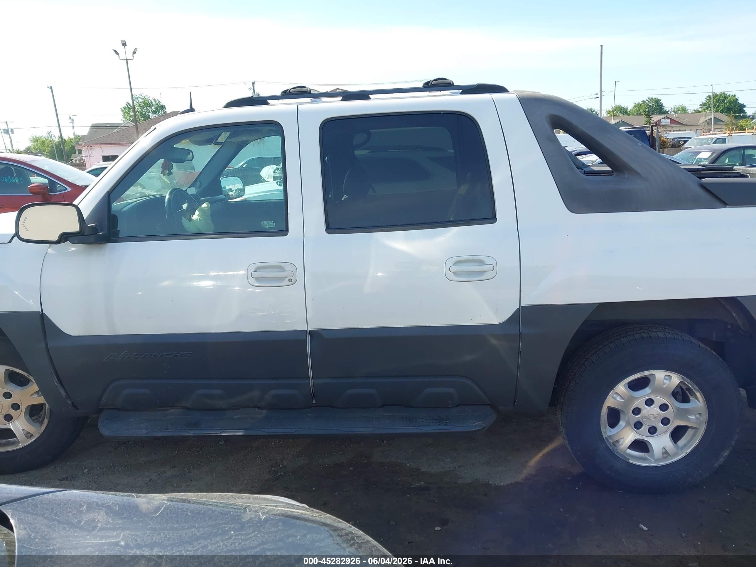 2003 Chevrolet Avalanche 1500   White vin: 3GNEK13T13G333245