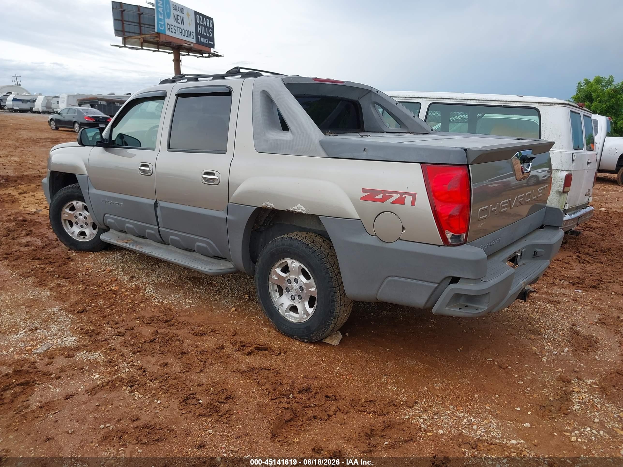 2002 Chevrolet Avalanche 1500   Champagne vin: 3GNEK13T32G245442