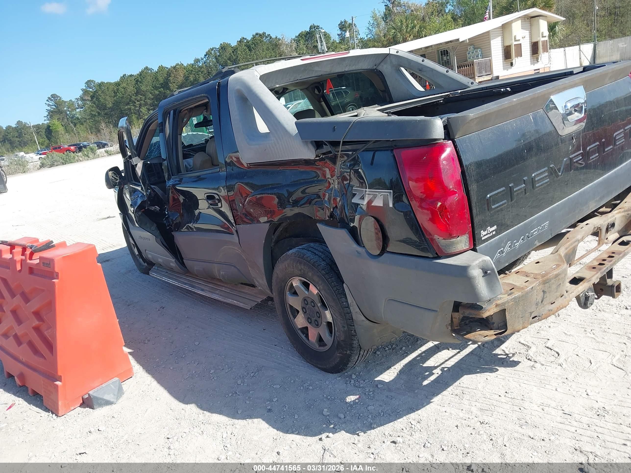2002 Chevrolet Avalanche 1500   Black vin: 3GNEK13T42G235258