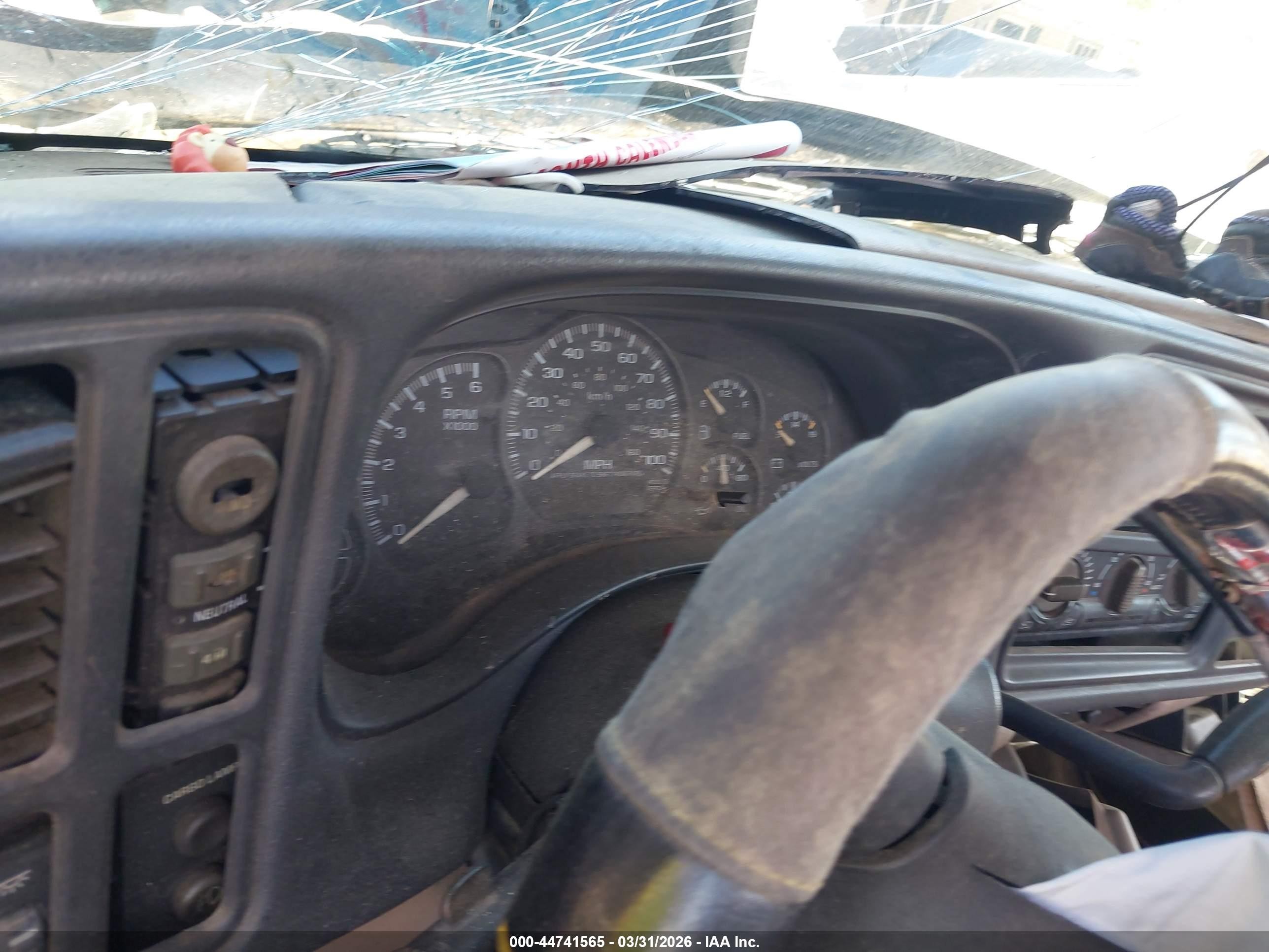 2002 Chevrolet Avalanche 1500   Black vin: 3GNEK13T42G235258