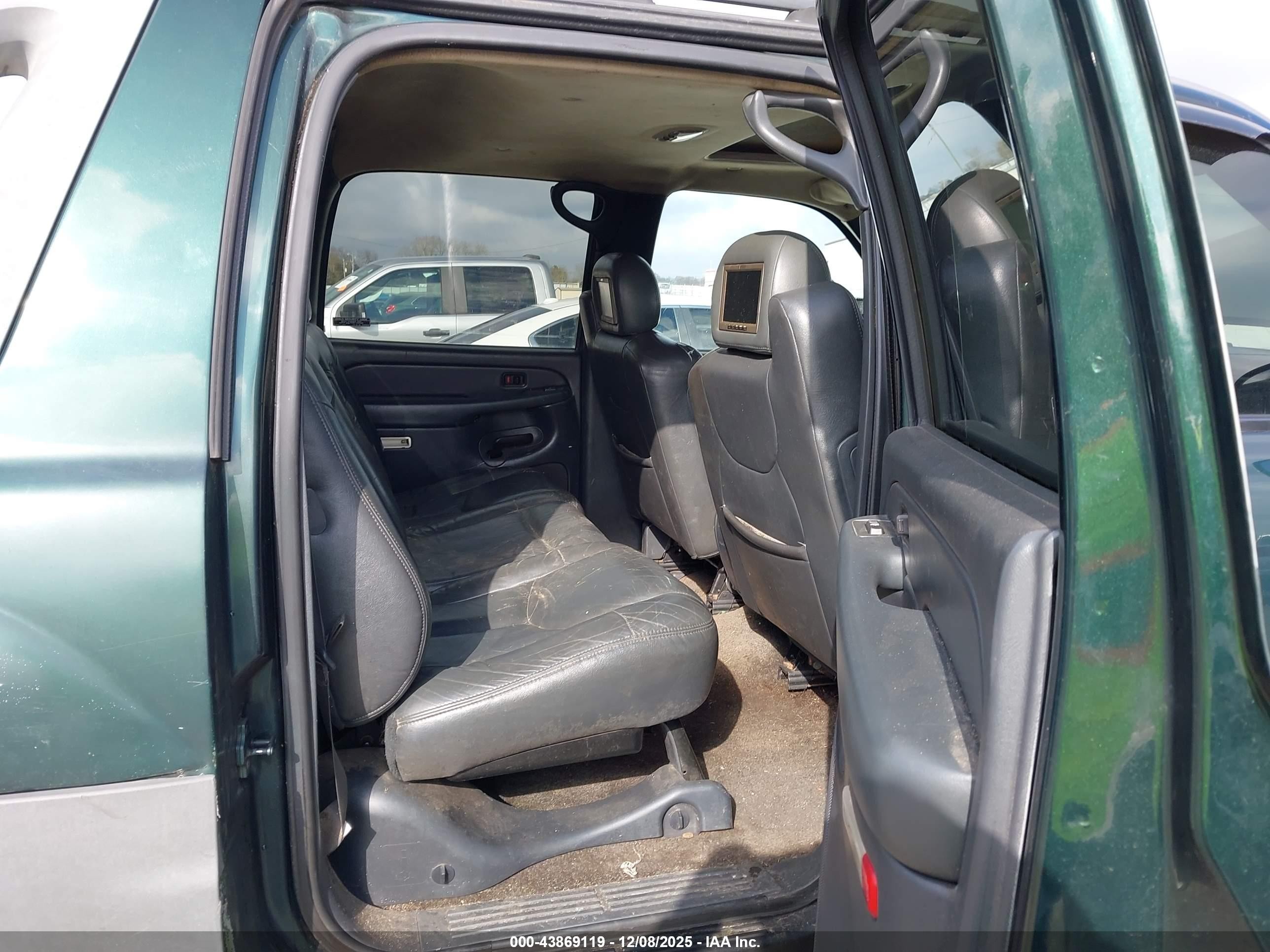 2002 Chevrolet Avalanche 1500   Green vin: 3GNEK13T52G177578