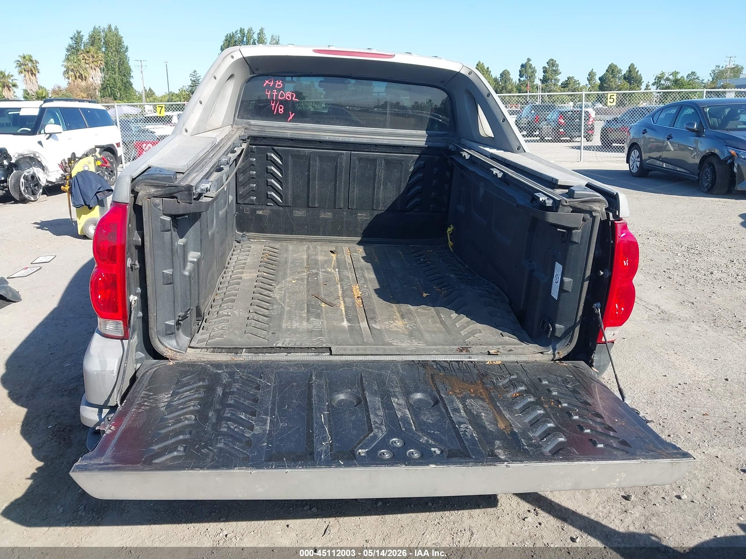 2002 Chevrolet Avalanche 1500   Black vin: 3GNEK13T52G186684