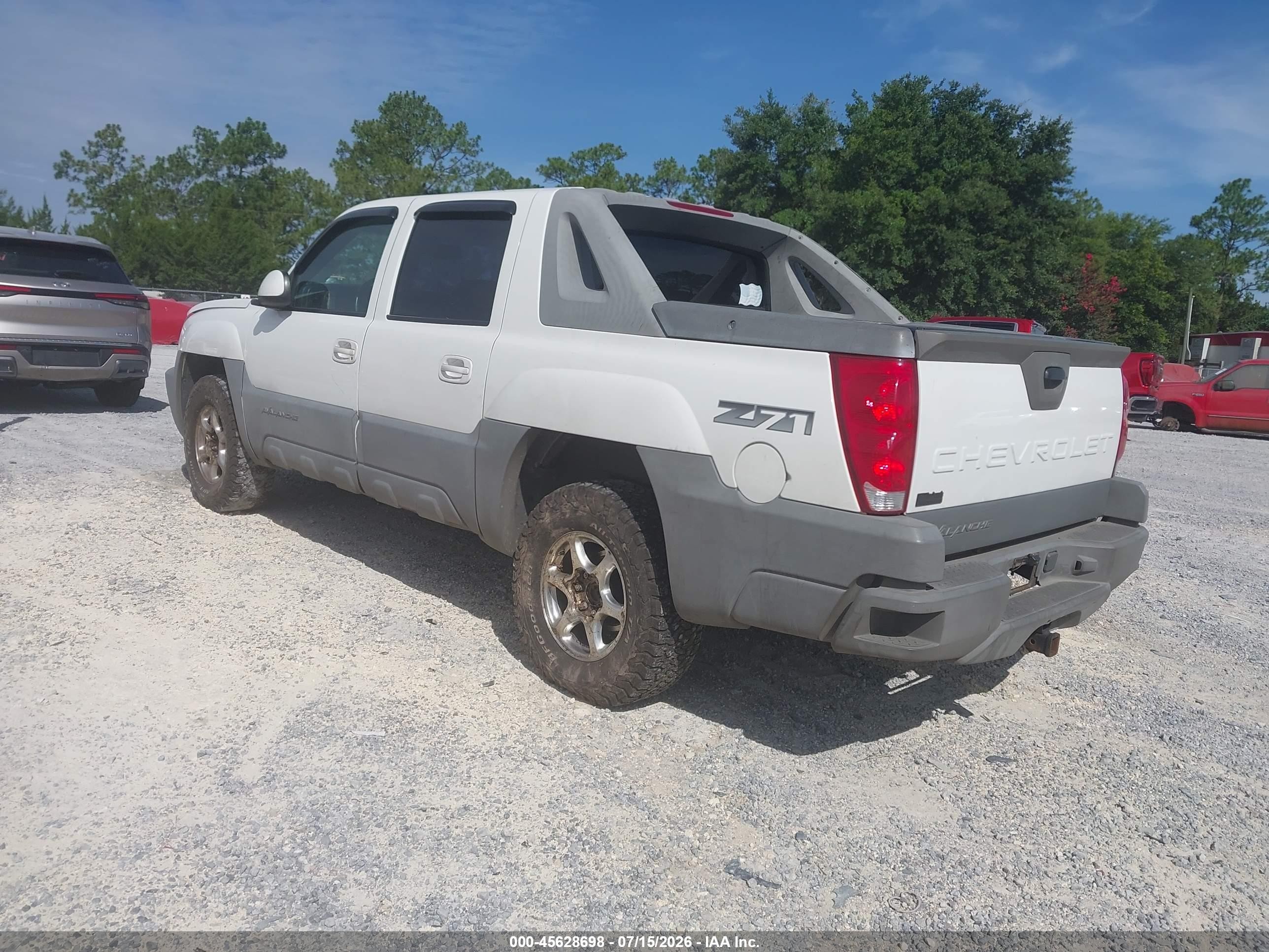 2002 Chevrolet Avalanche 1500   White vin: 3GNEK13T62G106339