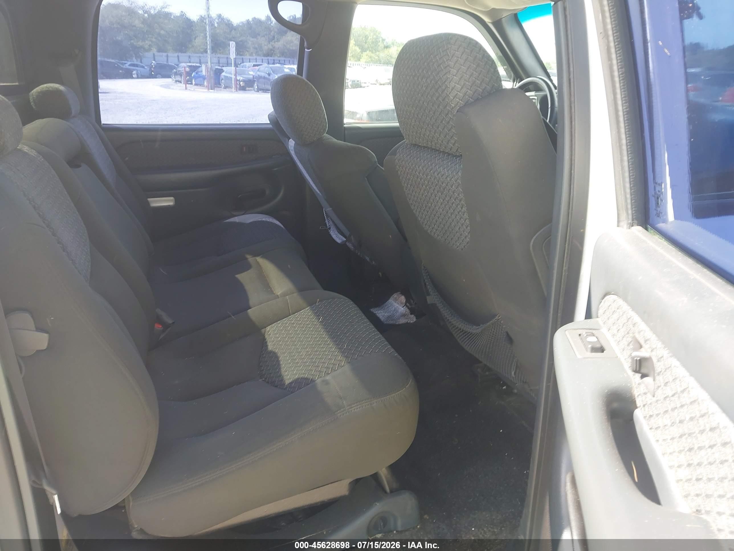 2002 Chevrolet Avalanche 1500   White vin: 3GNEK13T62G106339