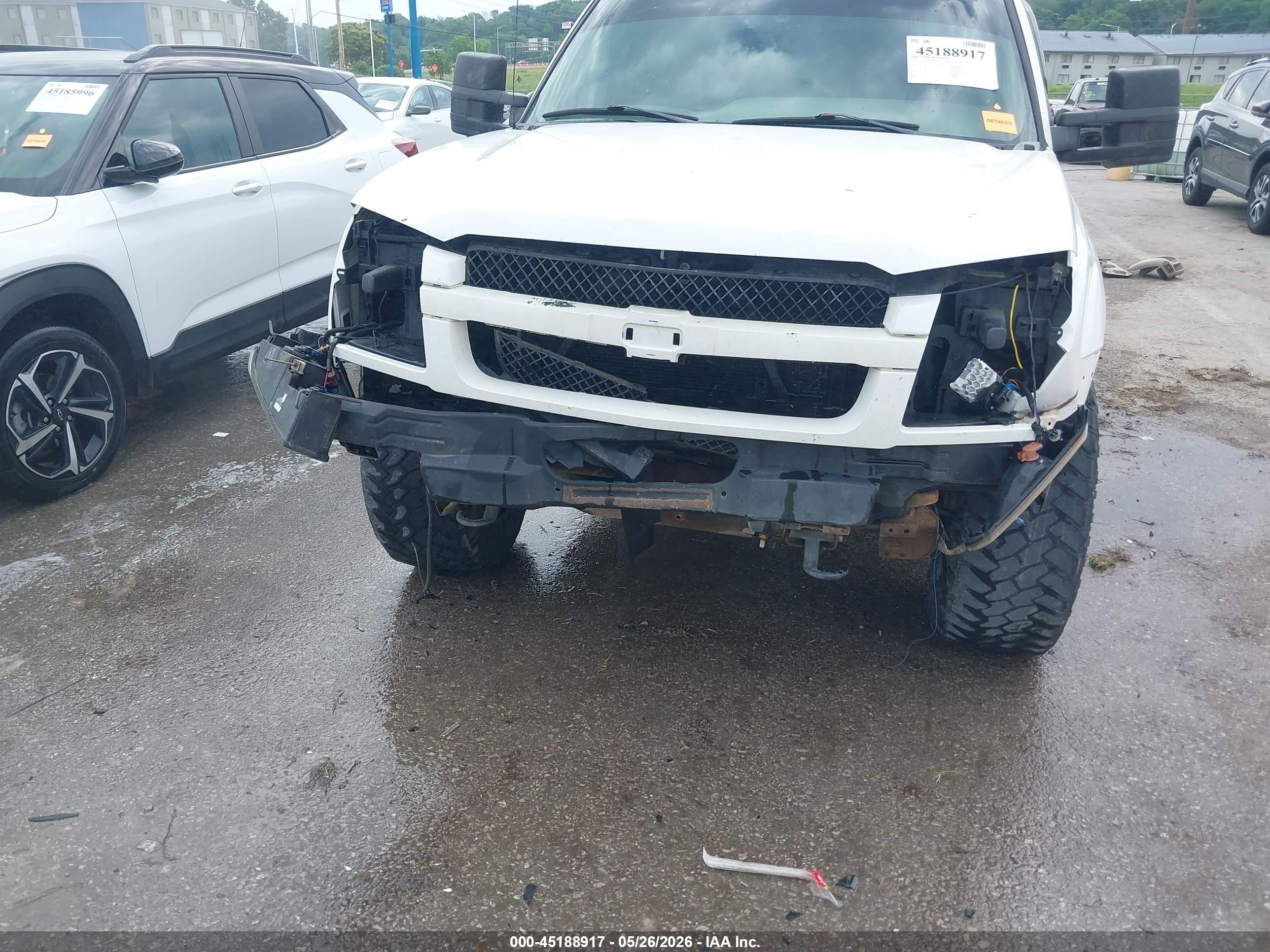 2002 Chevrolet Avalanche 1500   White vin: 3GNEK13T62G225315