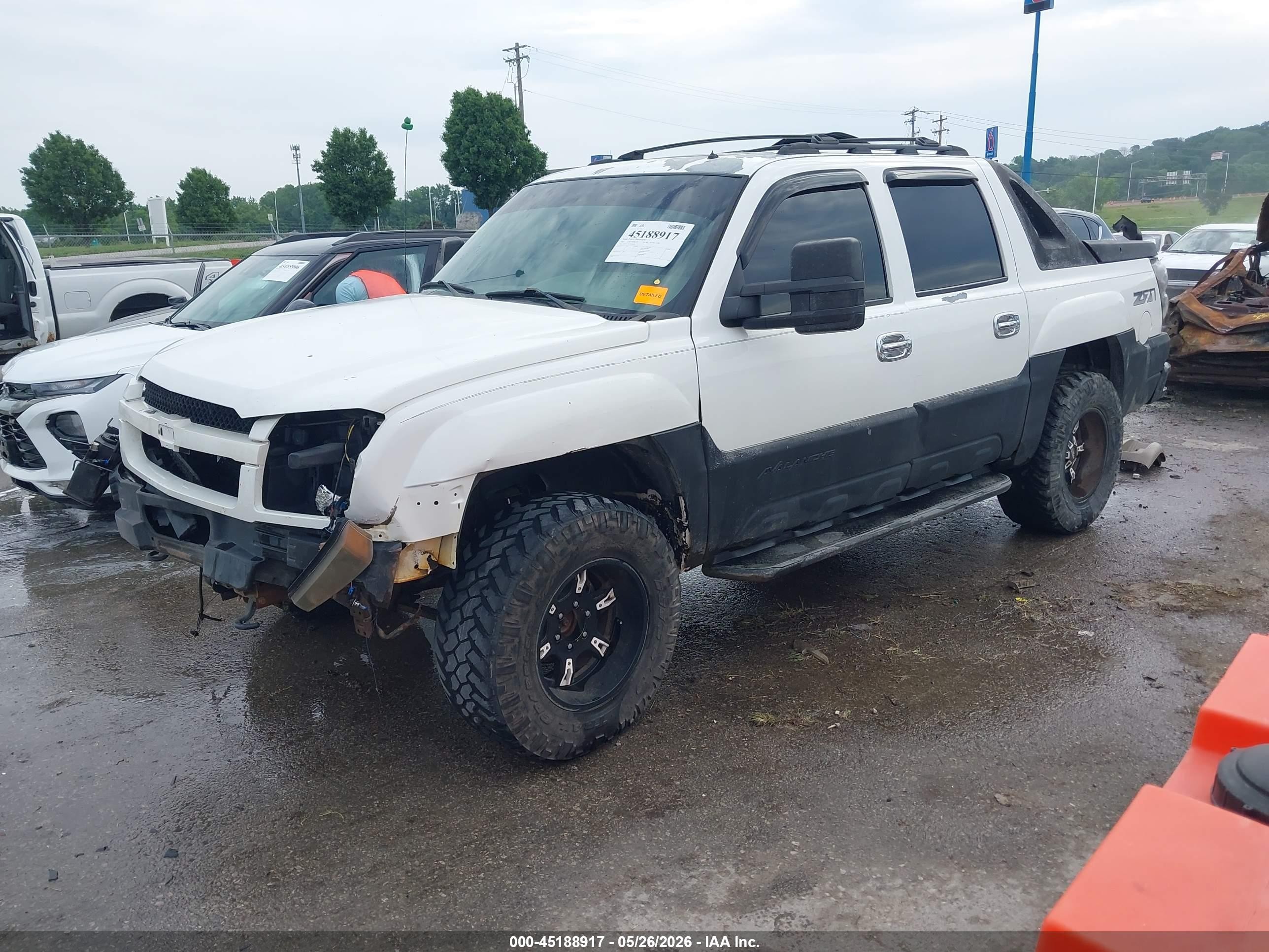 2002 Chevrolet Avalanche 1500   White vin: 3GNEK13T62G225315