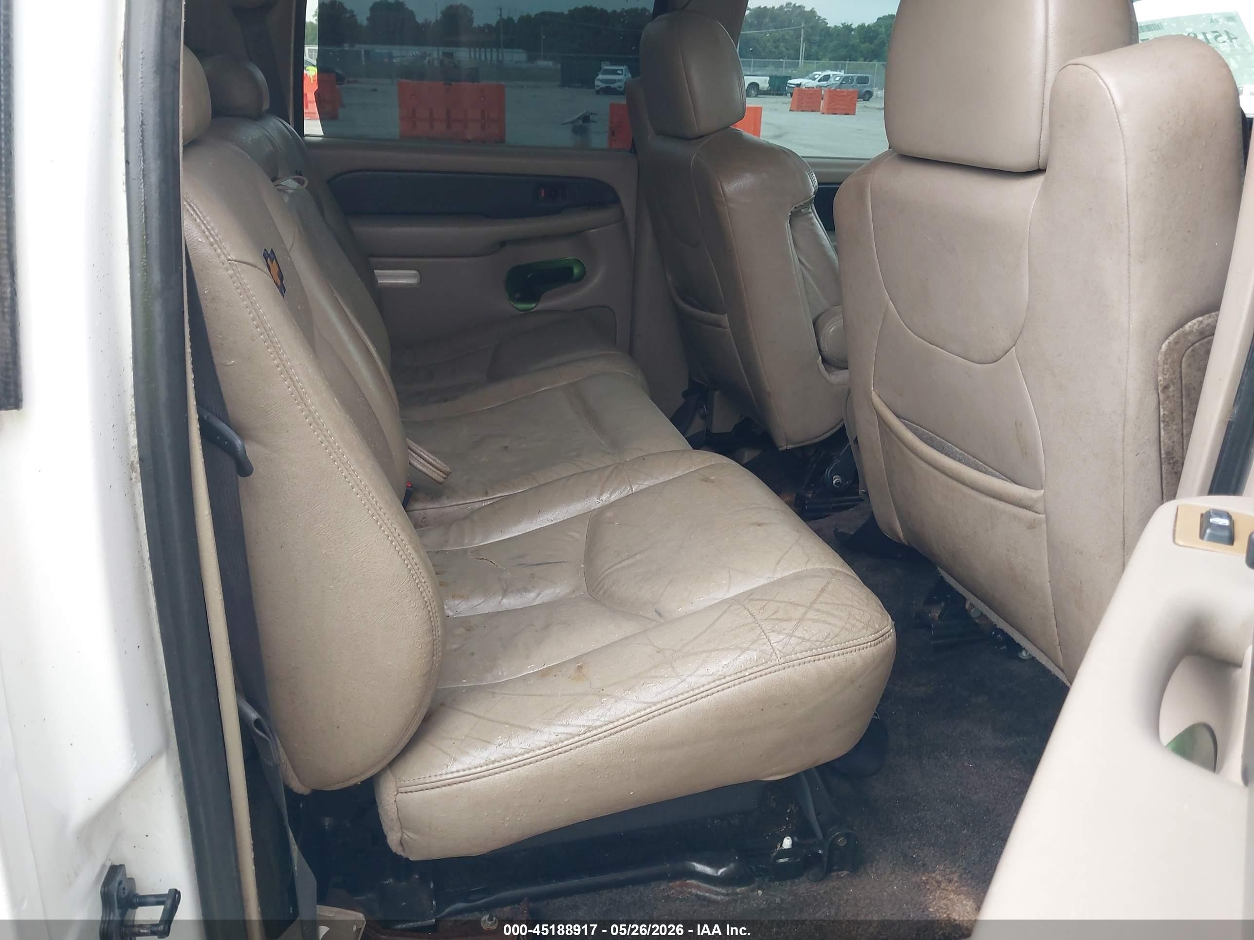 2002 Chevrolet Avalanche 1500   White vin: 3GNEK13T62G225315