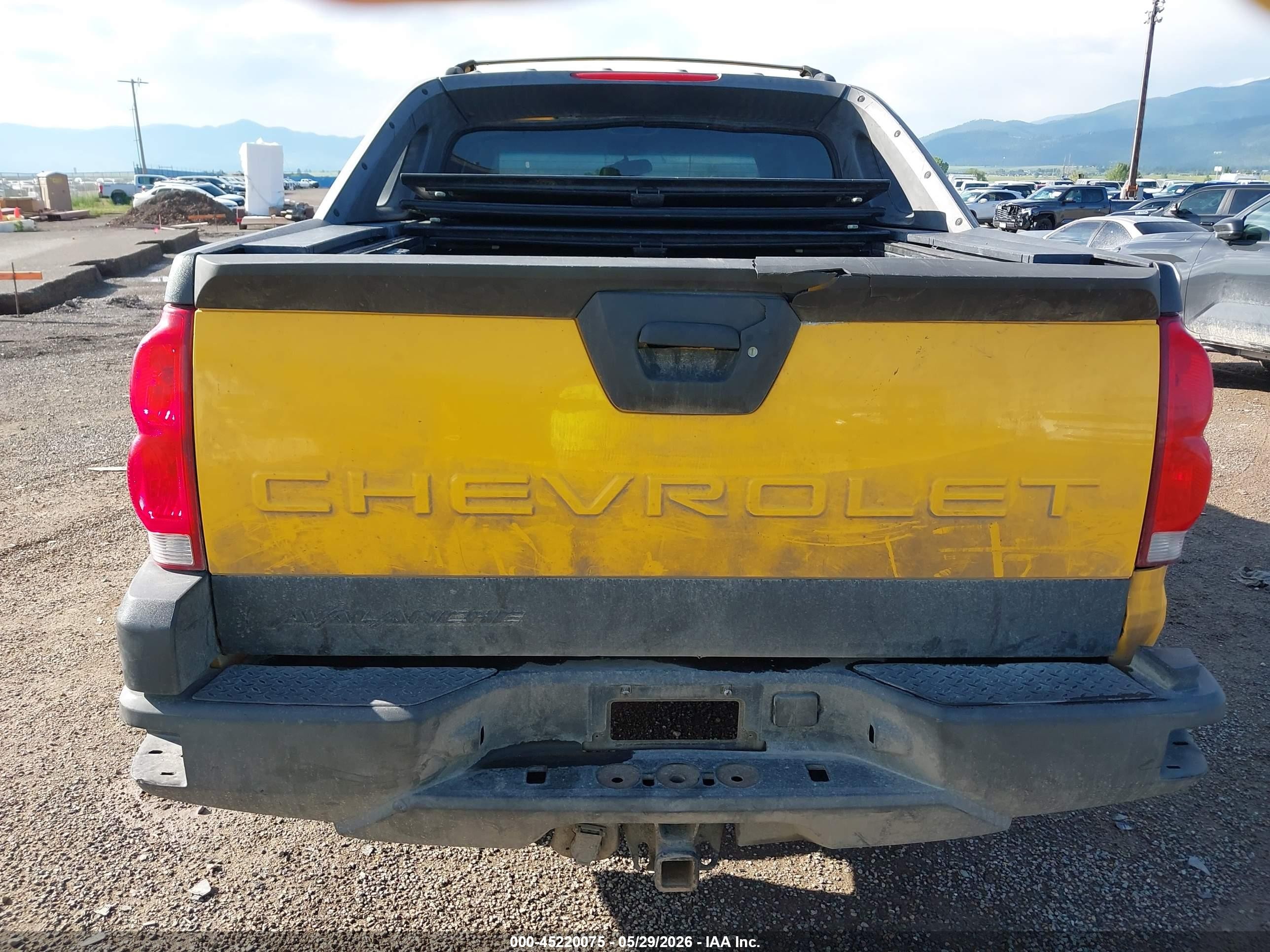 2003 Chevrolet Avalanche 1500   Yellow vin: 3GNEK13T73G265842