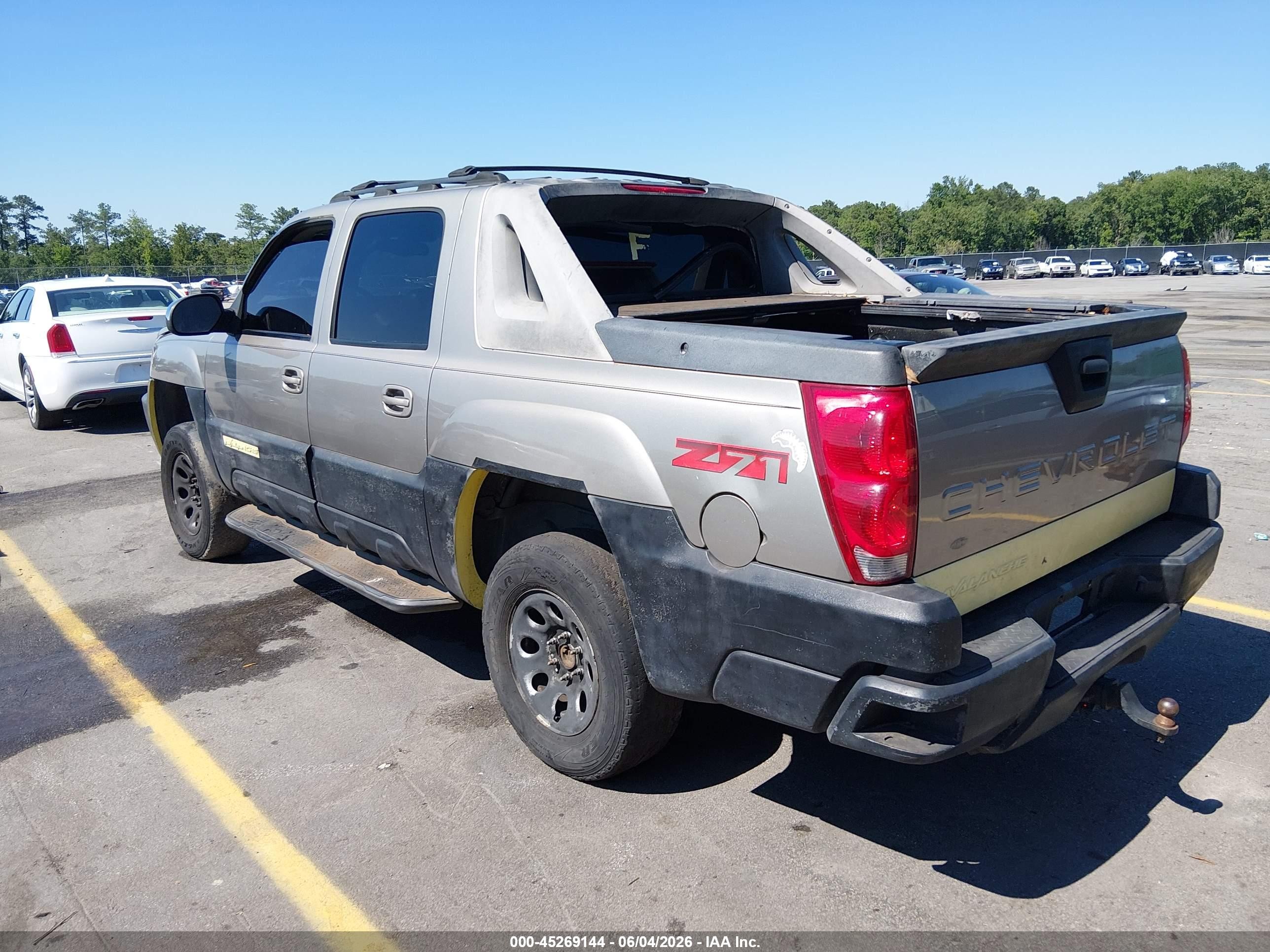 2002 Chevrolet Avalanche 1500   Beige vin: 3GNEK13T82G127631
