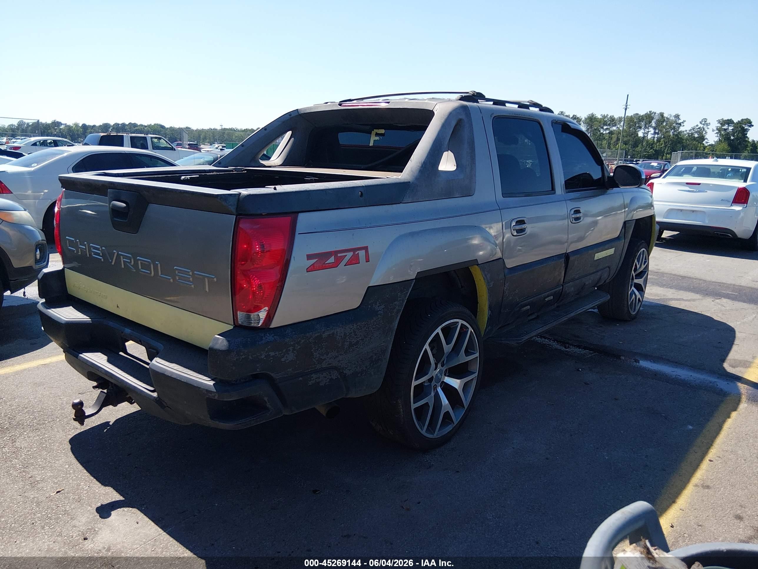 2002 Chevrolet Avalanche 1500   Beige vin: 3GNEK13T82G127631