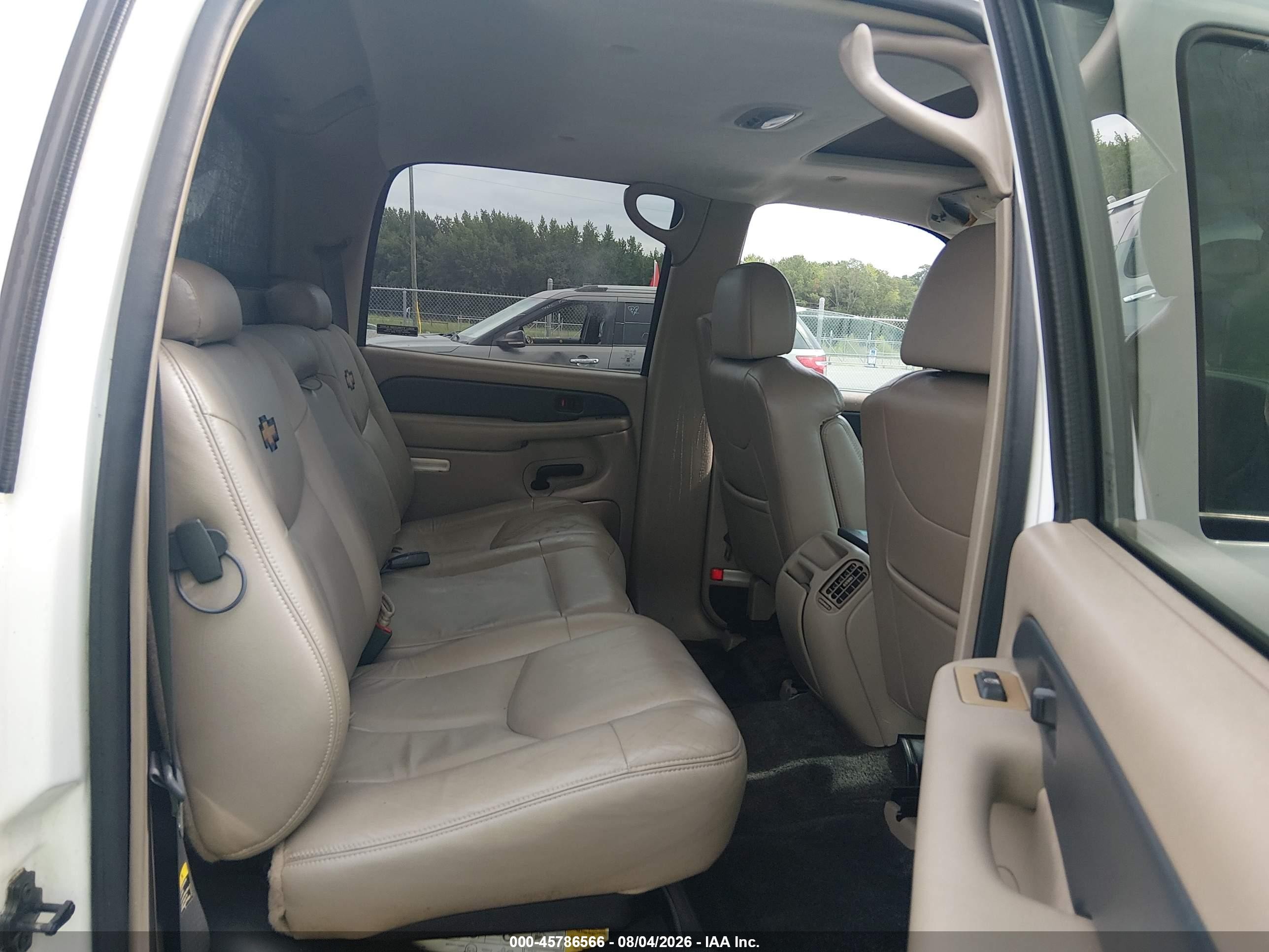2002 Chevrolet Avalanche 1500   Белый vin: 3GNEK13T82G213392