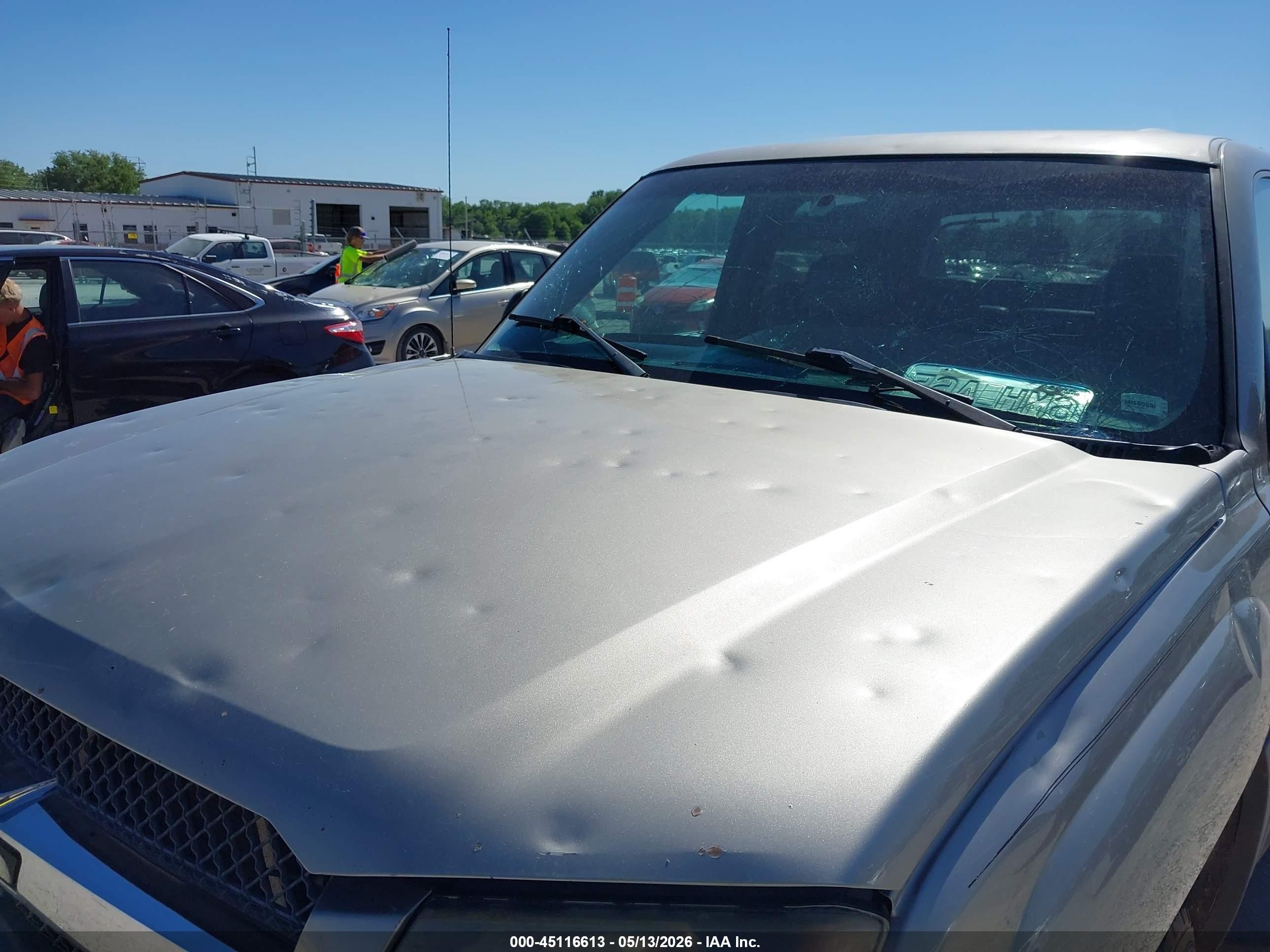 2002 Chevrolet Avalanche 1500   Gold vin: 3GNEK13T92G288053