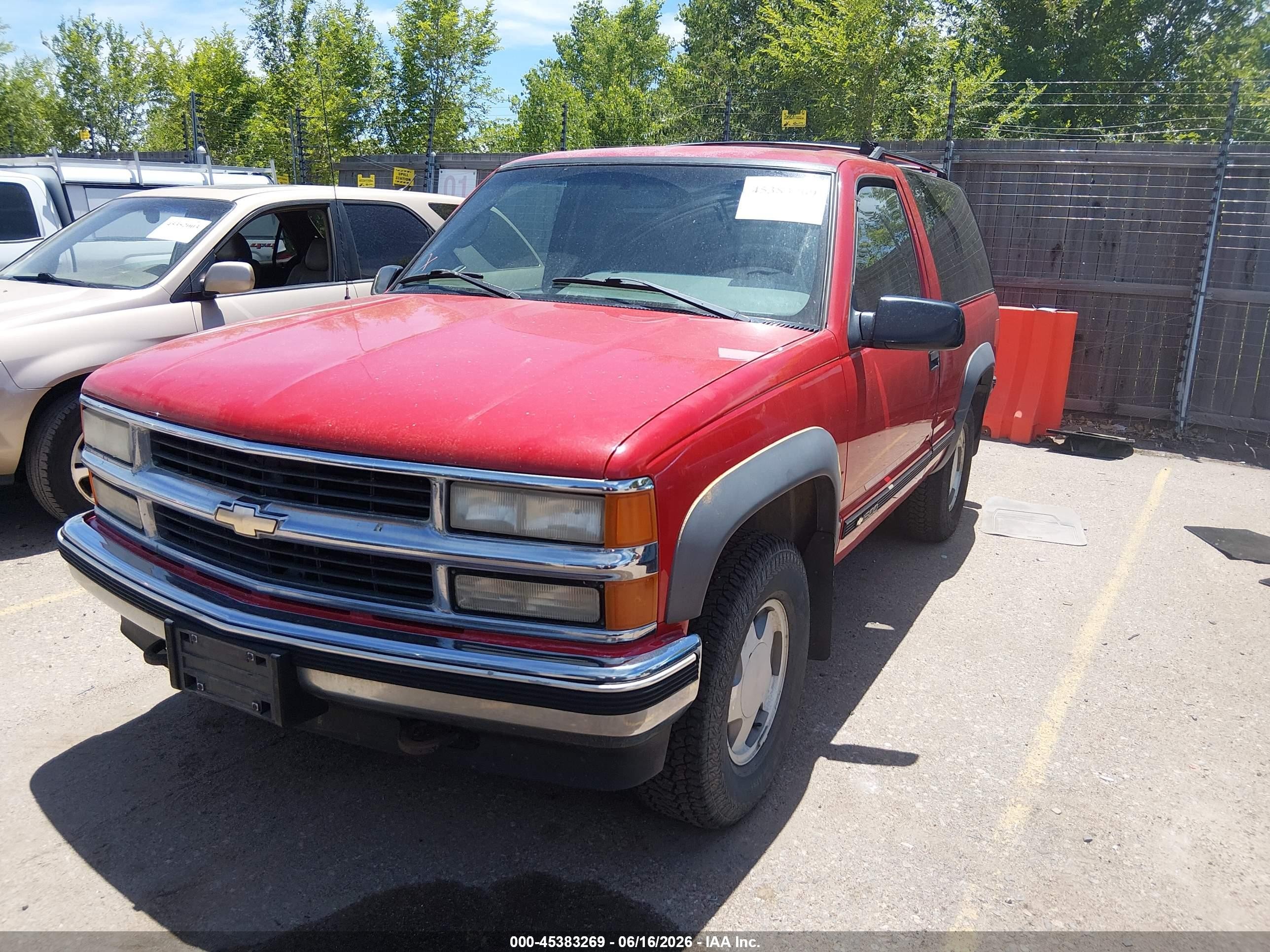 1995 Chevrolet Tahoe K1500 Red vin: 3GNEK18K0SG119796