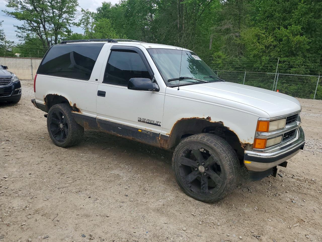 1995 Chevrolet Tahoe K1500 Белый vin: 3GNEK18K5SG101231