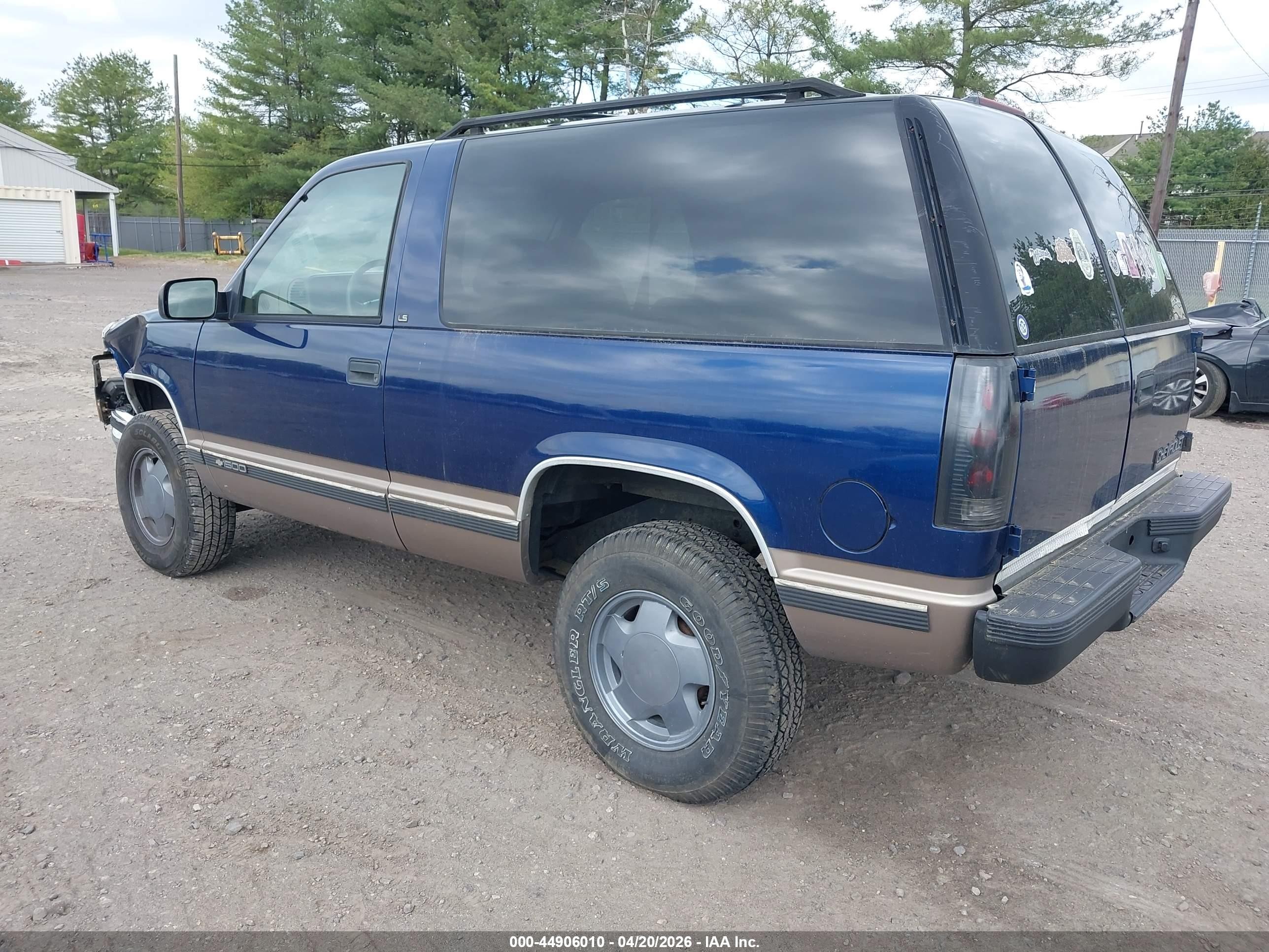 1995 Chevrolet Tahoe K1500 Dark Blue vin: 3GNEK18K8SG106942