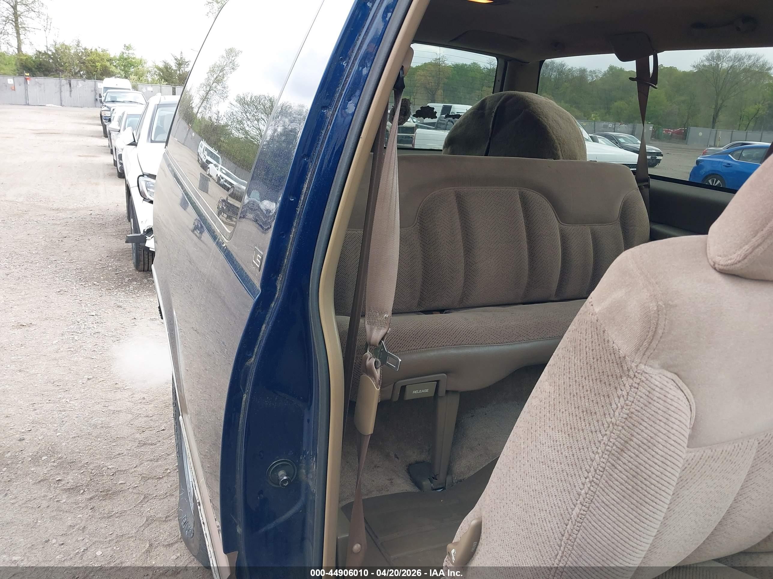 1995 Chevrolet Tahoe K1500 Dark Blue vin: 3GNEK18K8SG106942