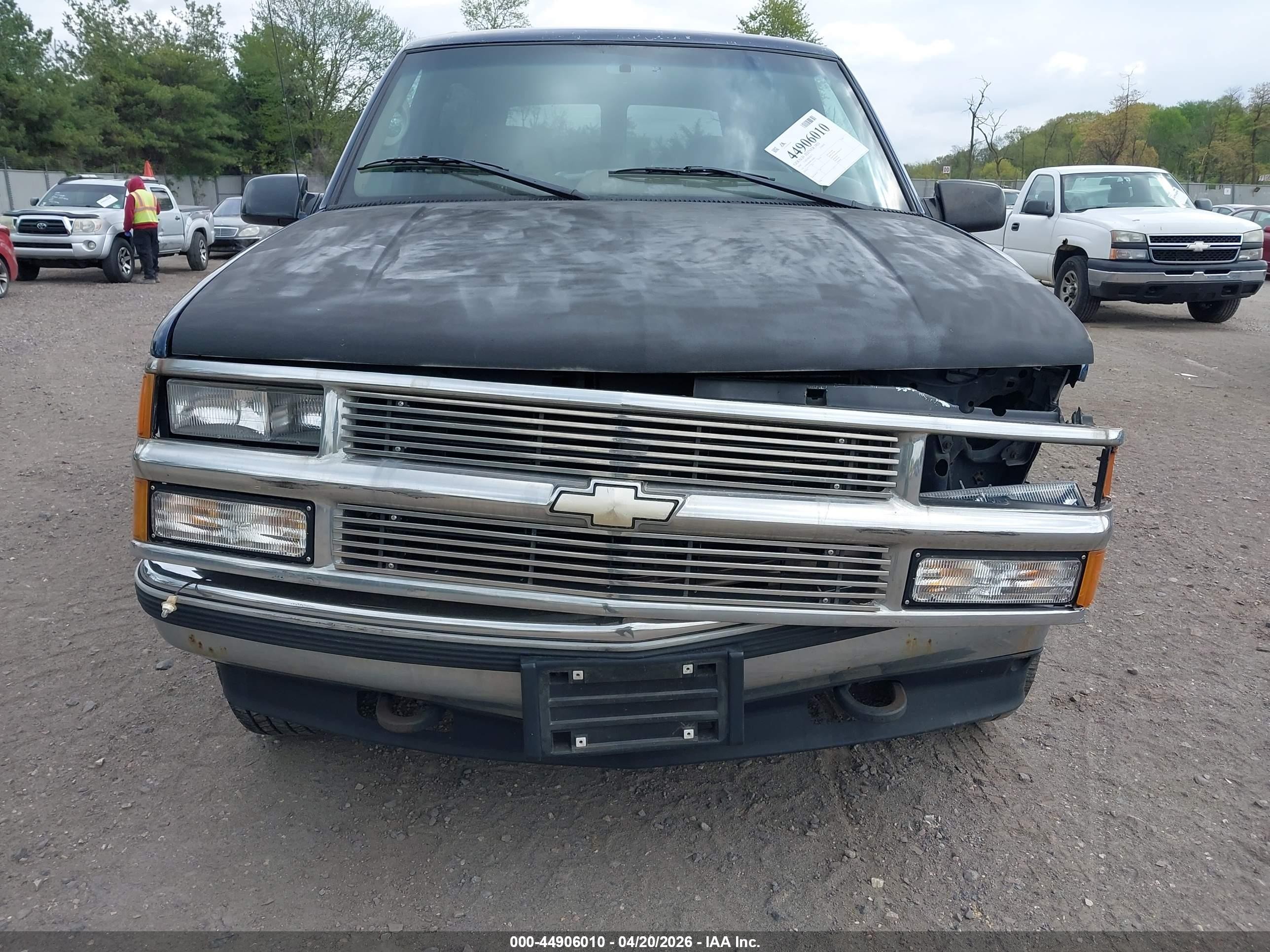 1995 Chevrolet Tahoe K1500 Dark Blue vin: 3GNEK18K8SG106942