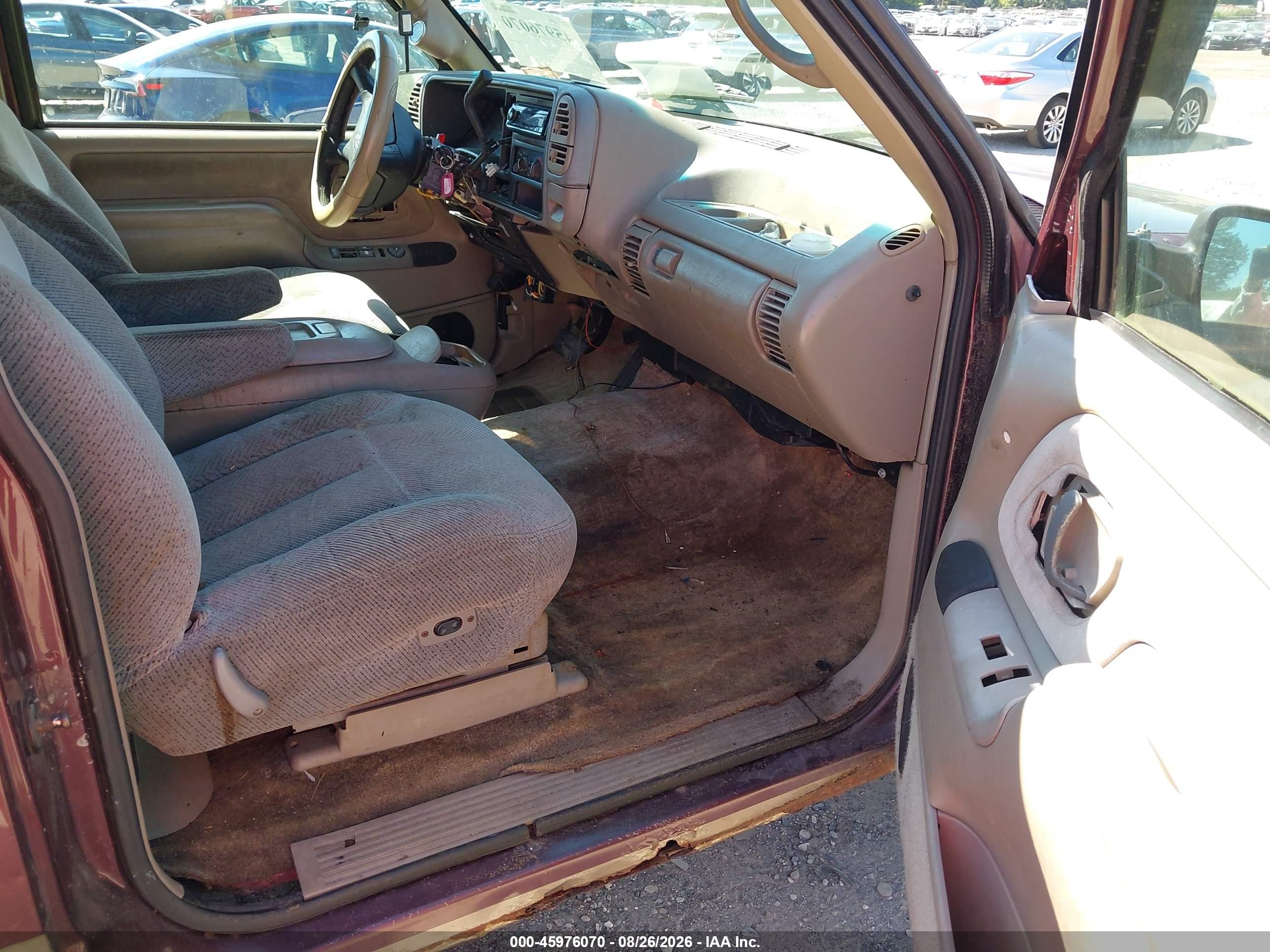 1996 Chevrolet Tahoe K1500 Burgundy vin: 3GNEK18R0TG138587