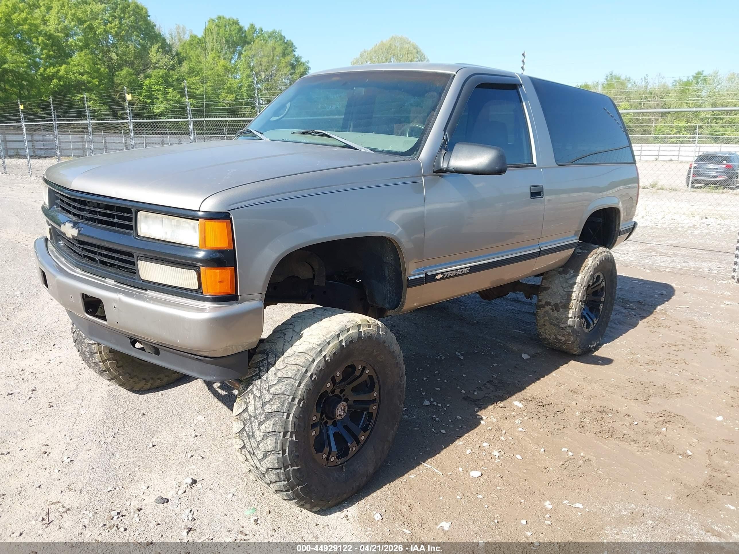 1996 Chevrolet Tahoe K1500 Gold vin: 3GNEK18R0TG163196