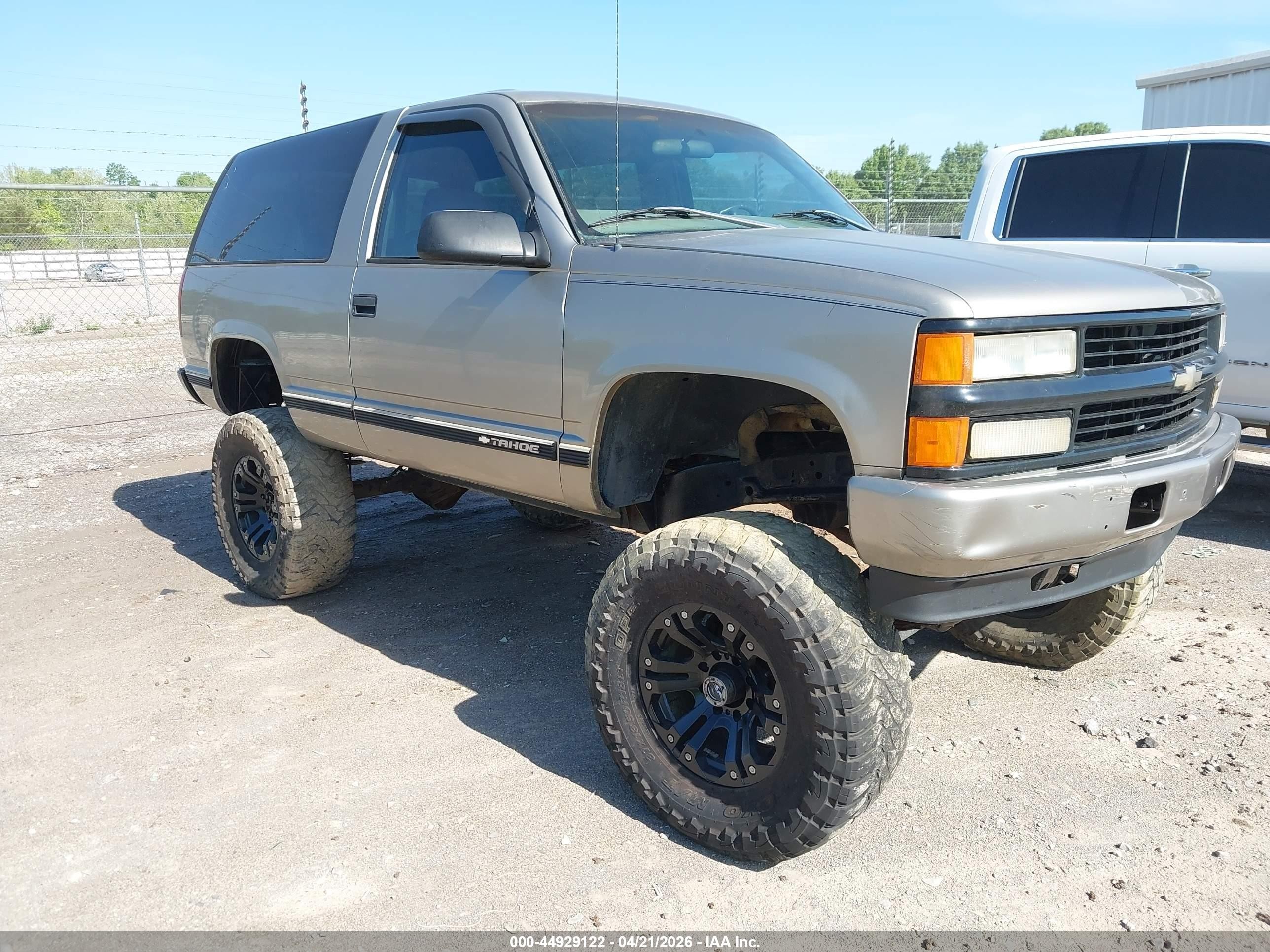 1996 Chevrolet Tahoe K1500 Gold vin: 3GNEK18R0TG163196
