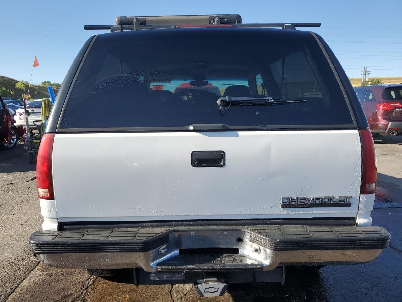1999 Chevrolet Tahoe K1500 White vin: 3GNEK18R0XG216114