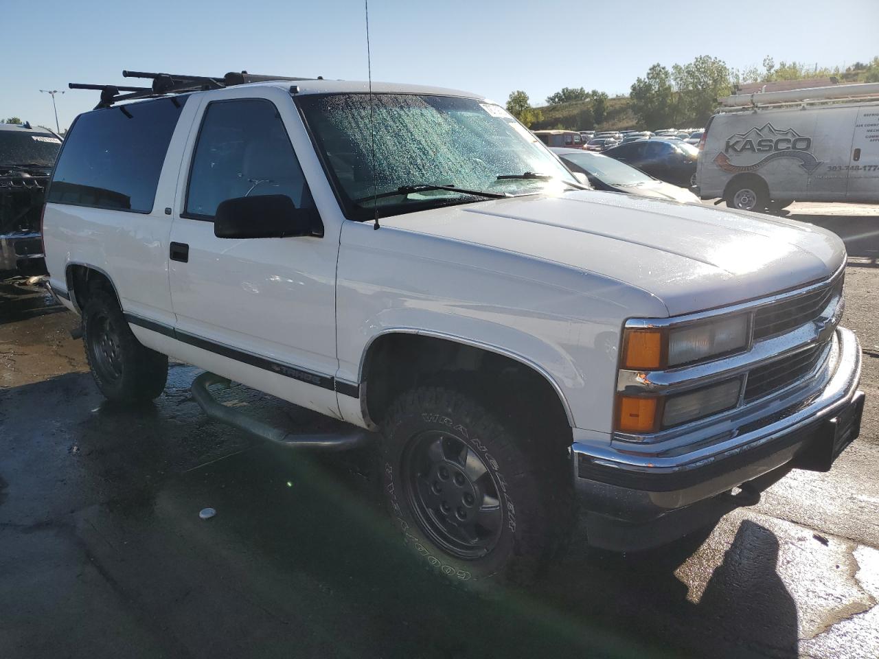 1999 Chevrolet Tahoe K1500 White vin: 3GNEK18R0XG216114