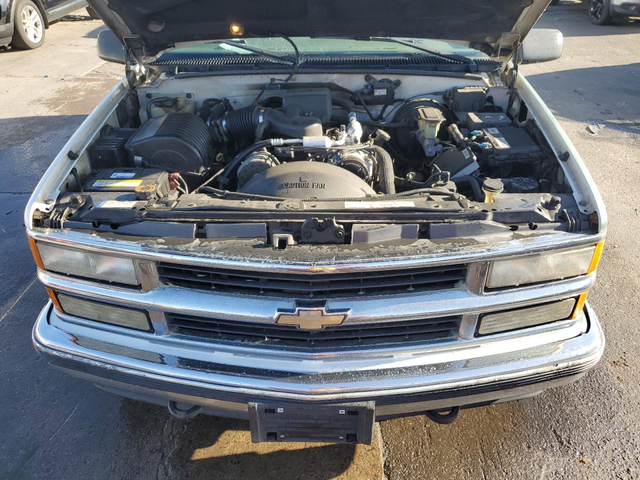 1999 Chevrolet Tahoe K1500 White vin: 3GNEK18R0XG216114