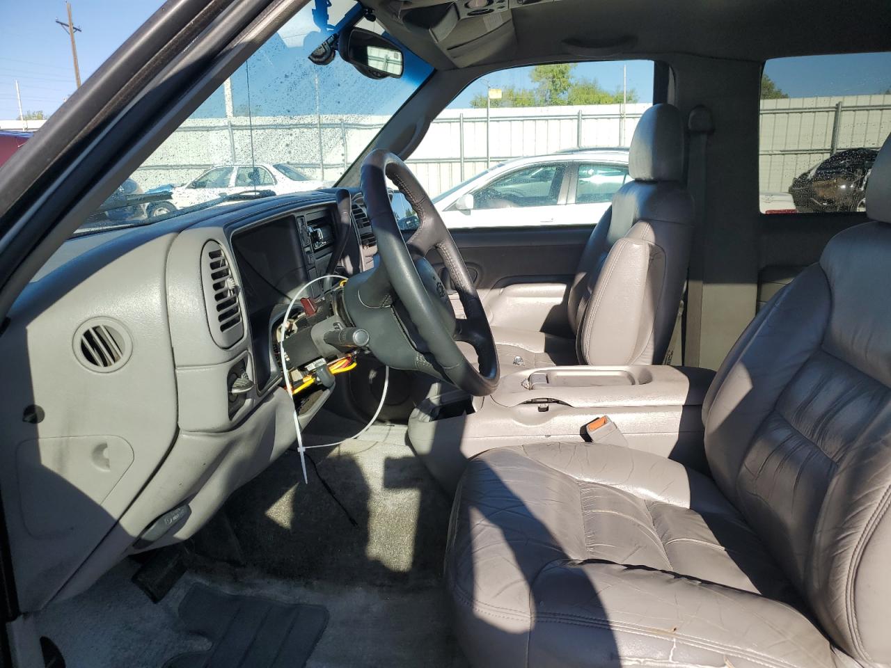1999 Chevrolet Tahoe K1500 White vin: 3GNEK18R0XG216114