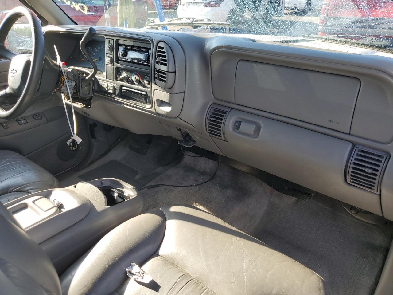 1999 Chevrolet Tahoe K1500 White vin: 3GNEK18R0XG216114