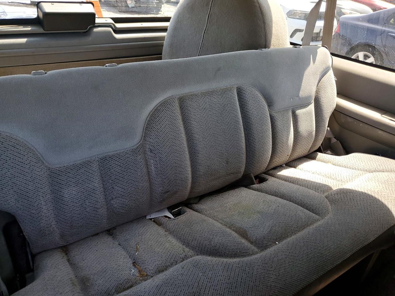 1999 Chevrolet Tahoe K1500 White vin: 3GNEK18R0XG216890