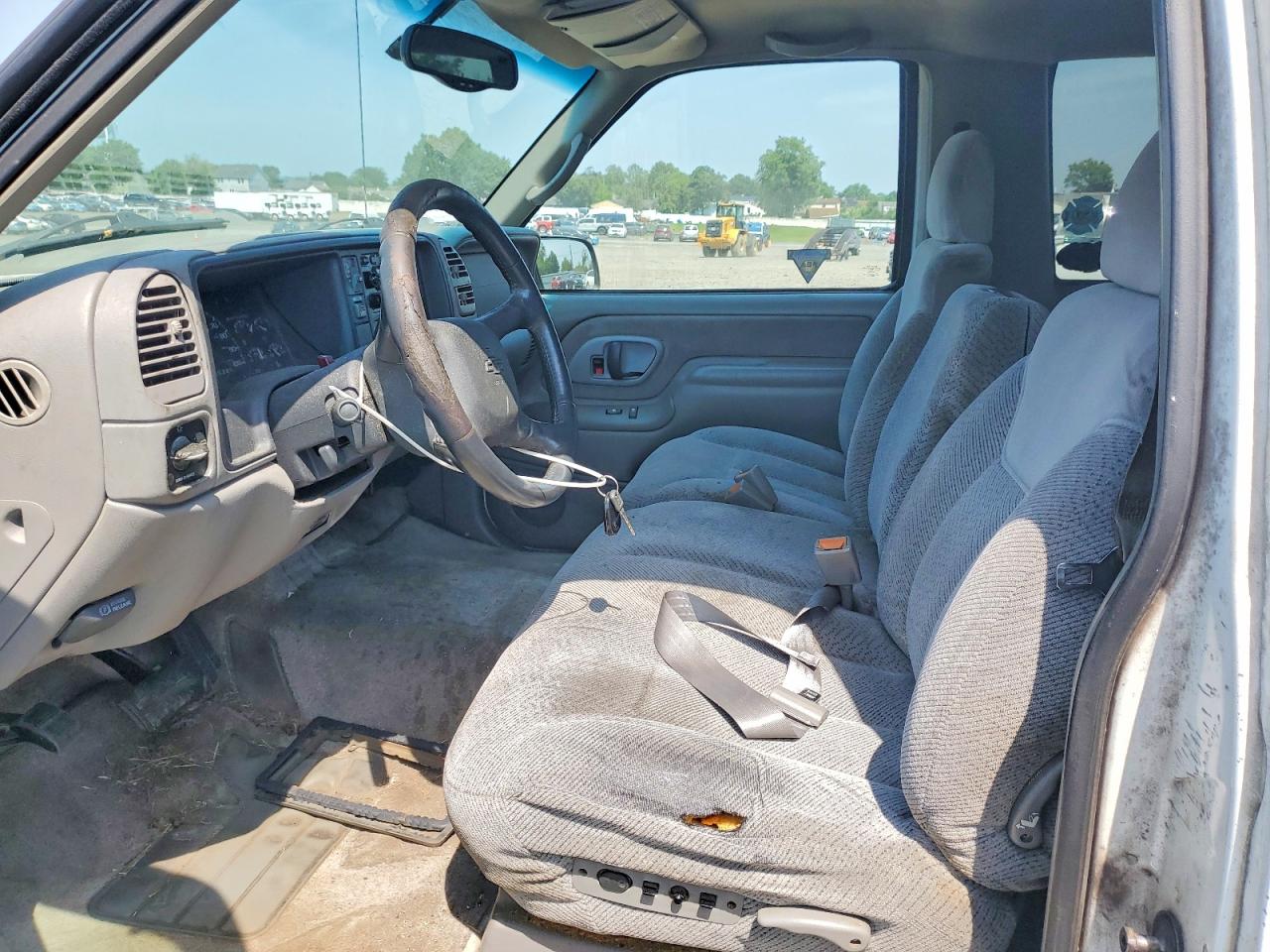 1999 Chevrolet Tahoe K1500 White vin: 3GNEK18R0XG216890