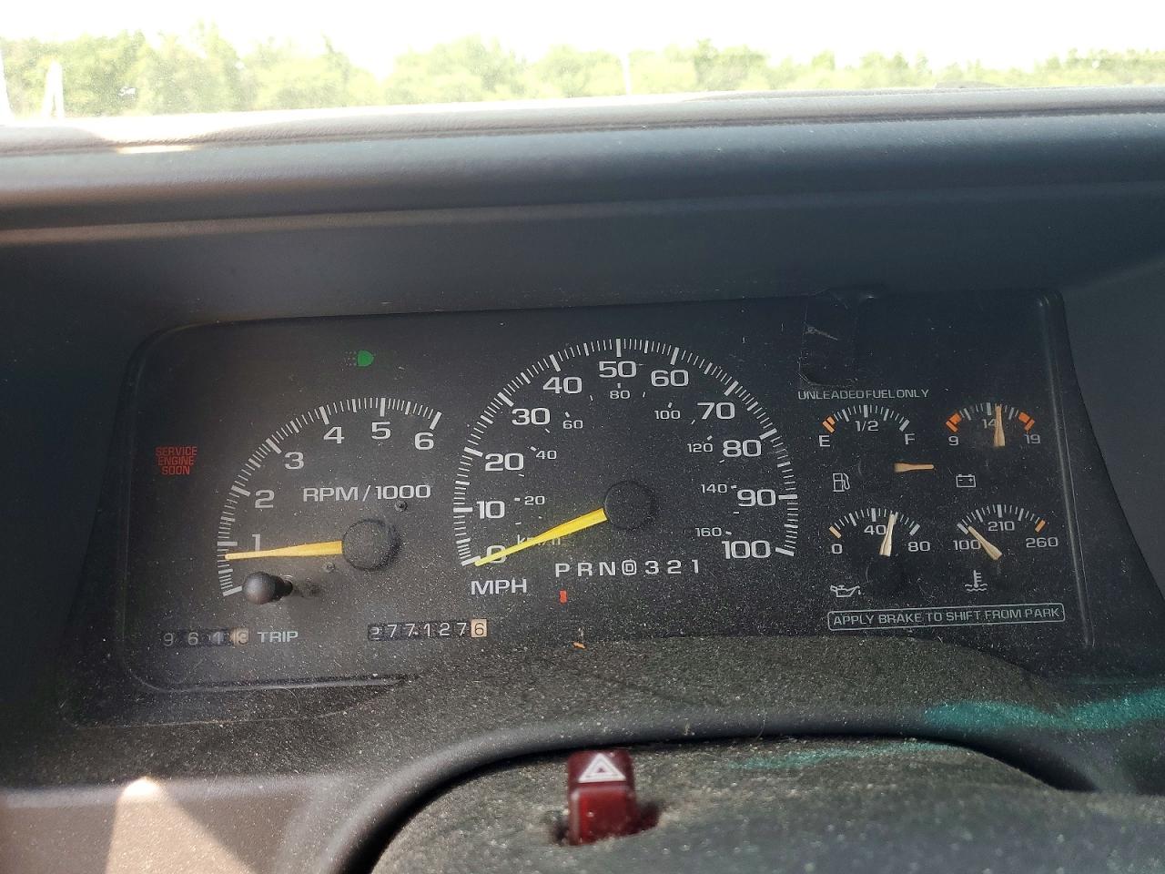 1999 Chevrolet Tahoe K1500 White vin: 3GNEK18R0XG216890