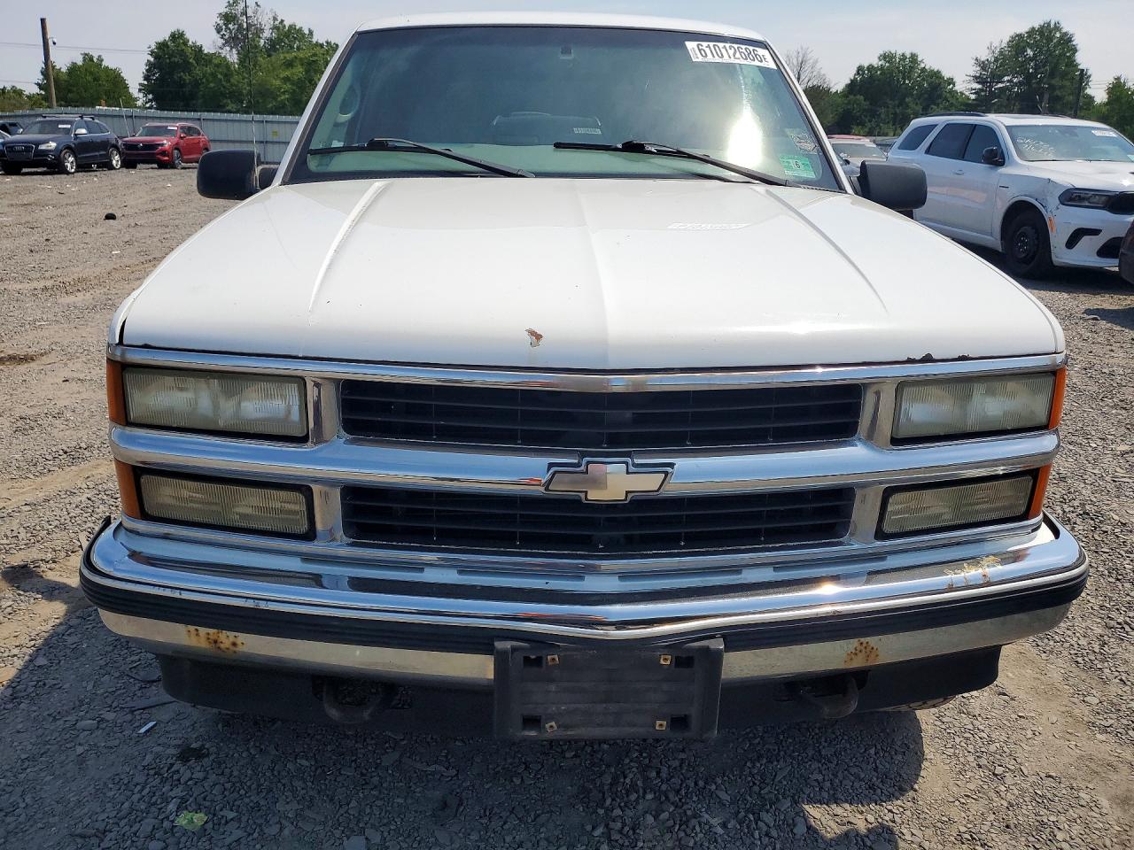 1999 Chevrolet Tahoe K1500 White vin: 3GNEK18R0XG216890