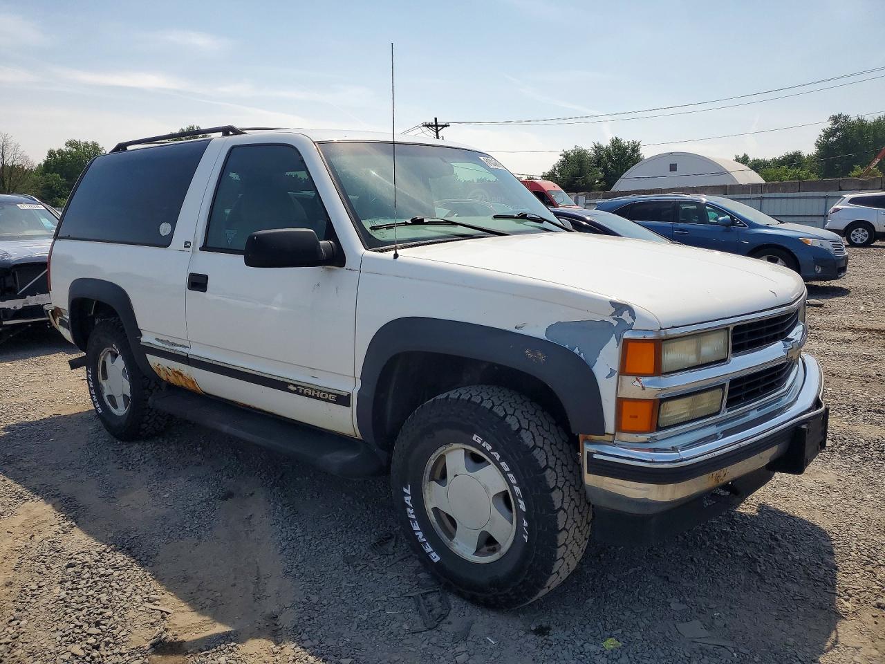 1999 Chevrolet Tahoe K1500 White vin: 3GNEK18R0XG216890