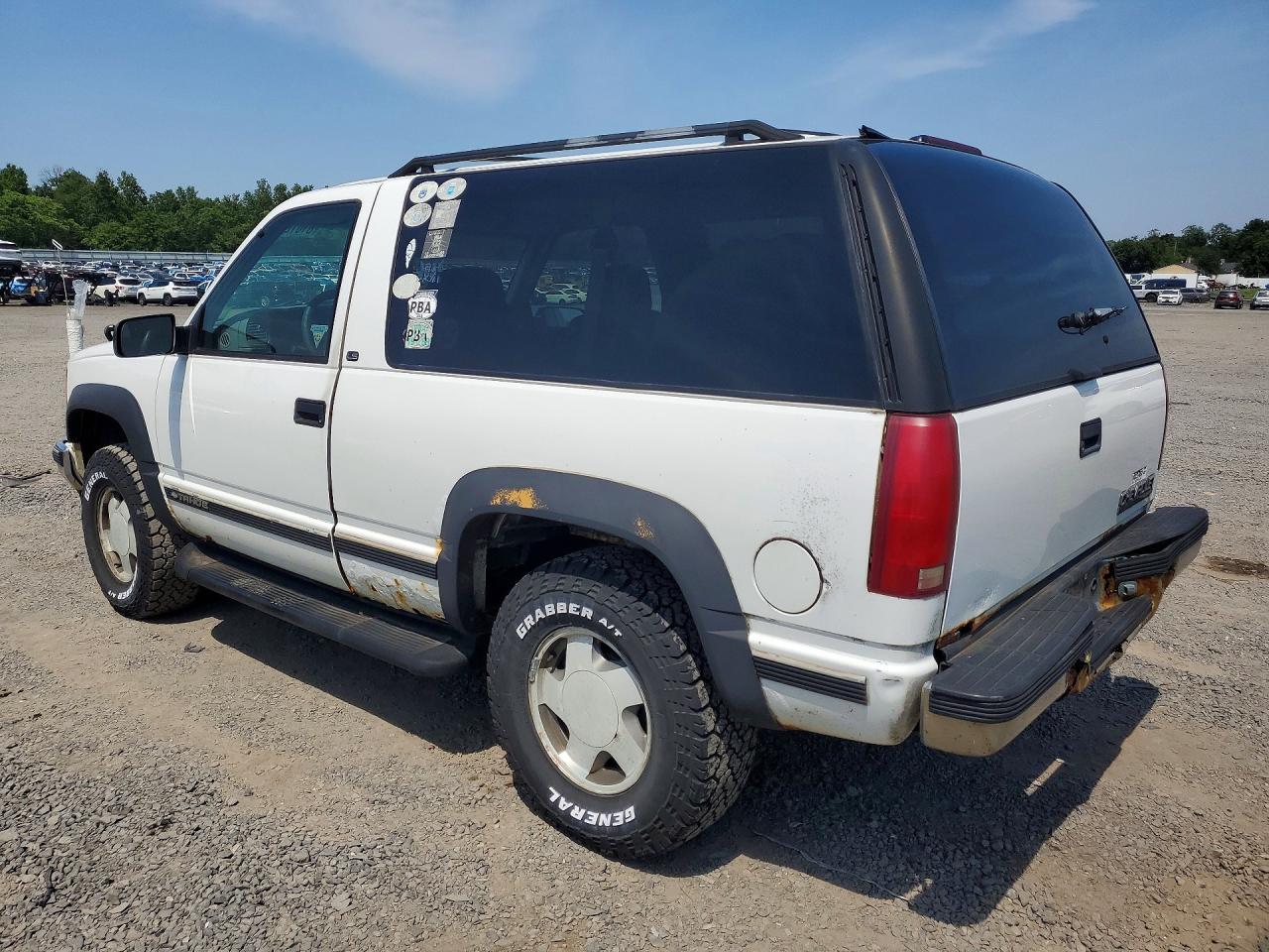1999 Chevrolet Tahoe K1500 White vin: 3GNEK18R0XG216890