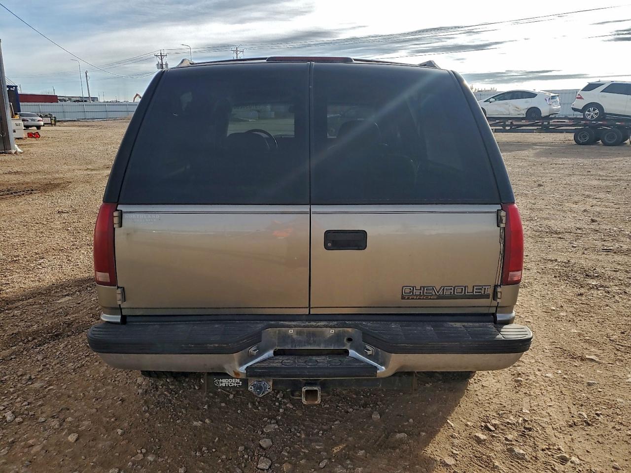 1999 Chevrolet Tahoe K1500 Tan vin: 3GNEK18R1XG215005