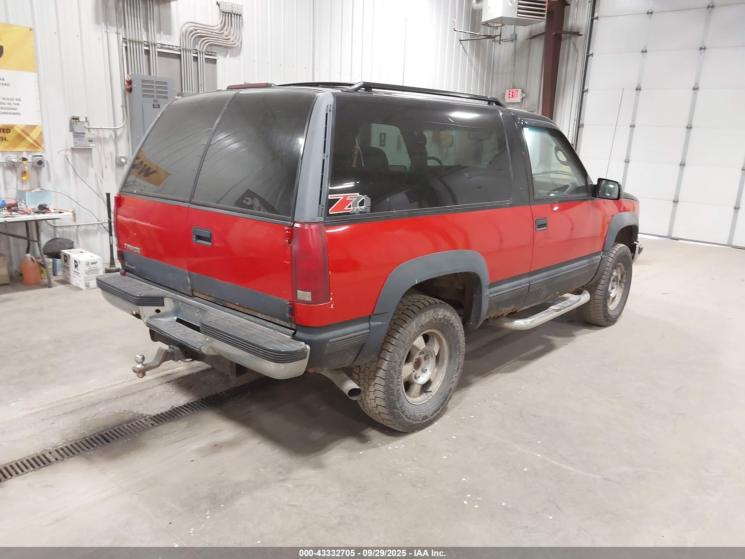 1996 Chevrolet Tahoe K1500 Maroon vin: 3GNEK18R2TG148988