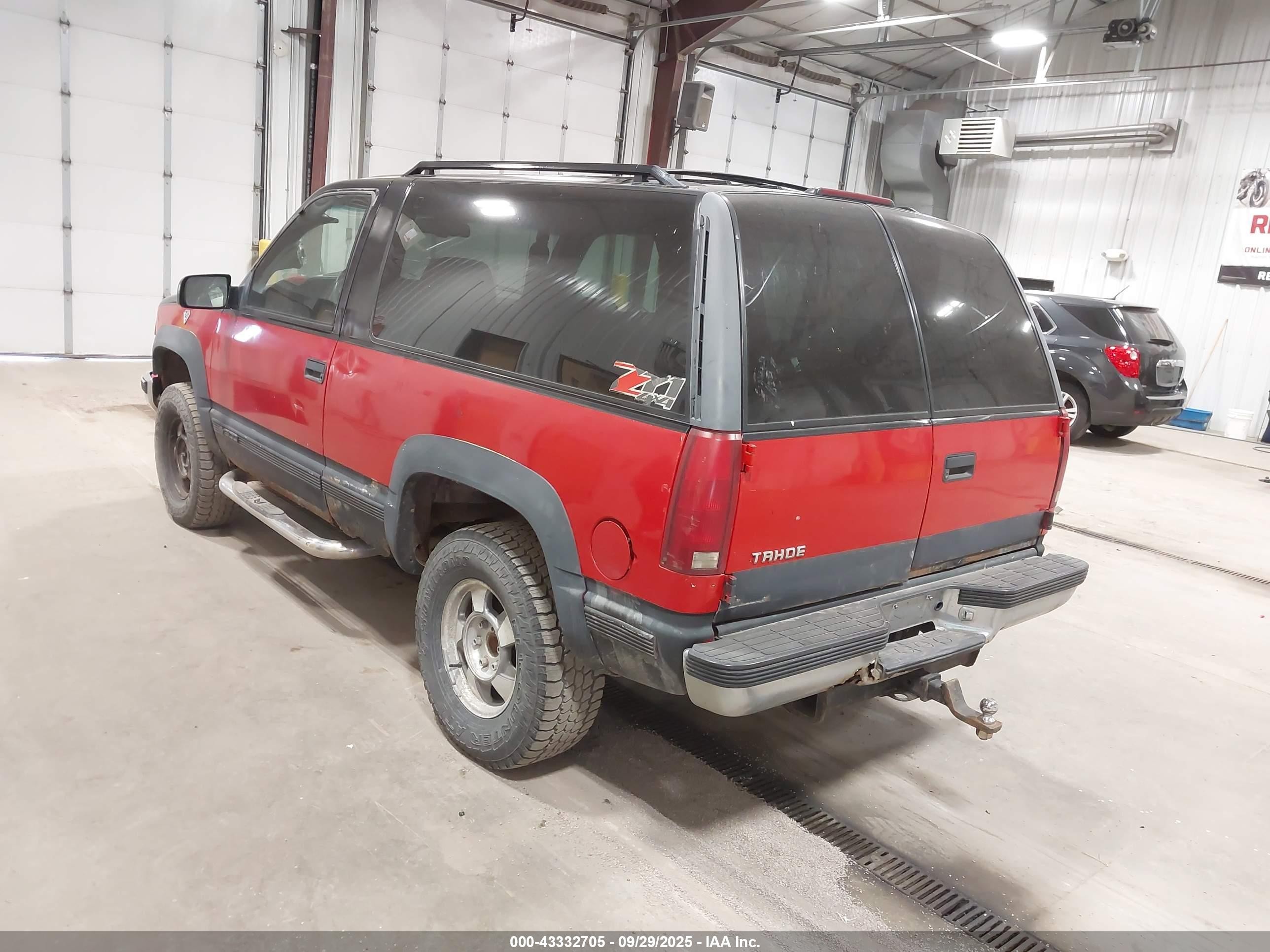 1996 Chevrolet Tahoe K1500 Maroon vin: 3GNEK18R2TG148988