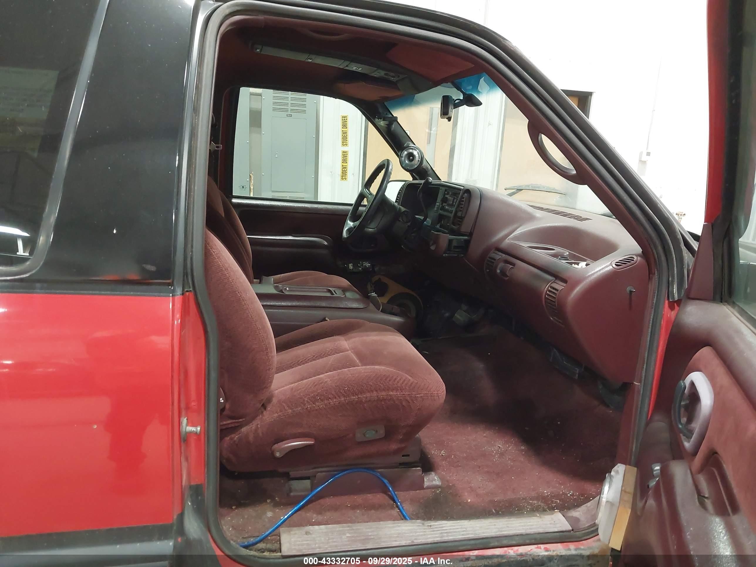 1996 Chevrolet Tahoe K1500 Maroon vin: 3GNEK18R2TG148988