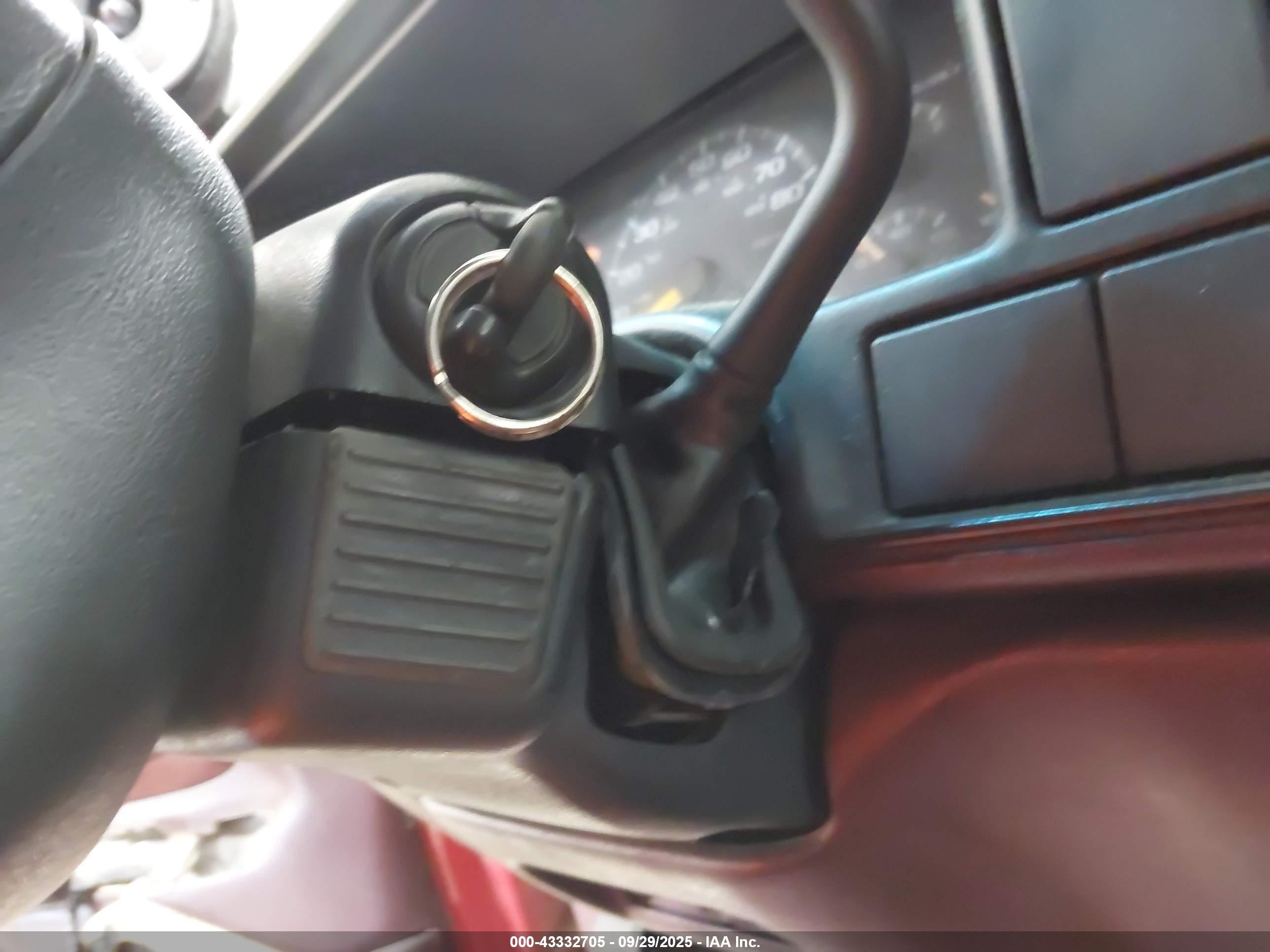 1996 Chevrolet Tahoe K1500 Maroon vin: 3GNEK18R2TG148988