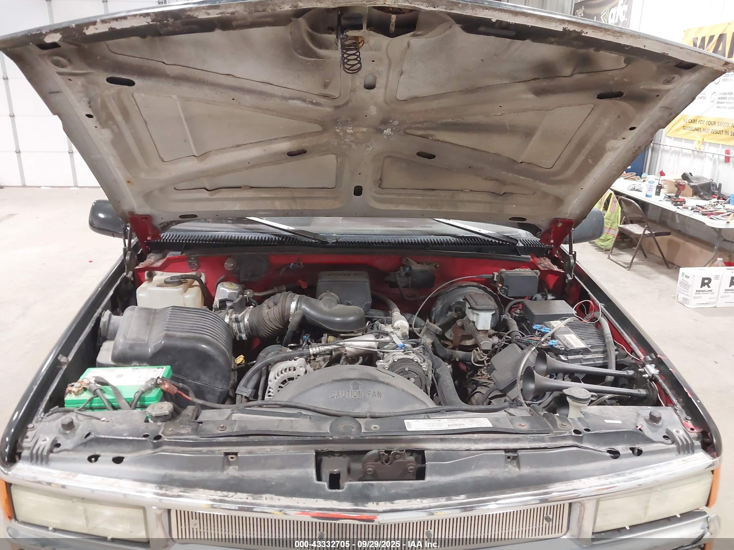 1996 Chevrolet Tahoe K1500 Maroon vin: 3GNEK18R2TG148988