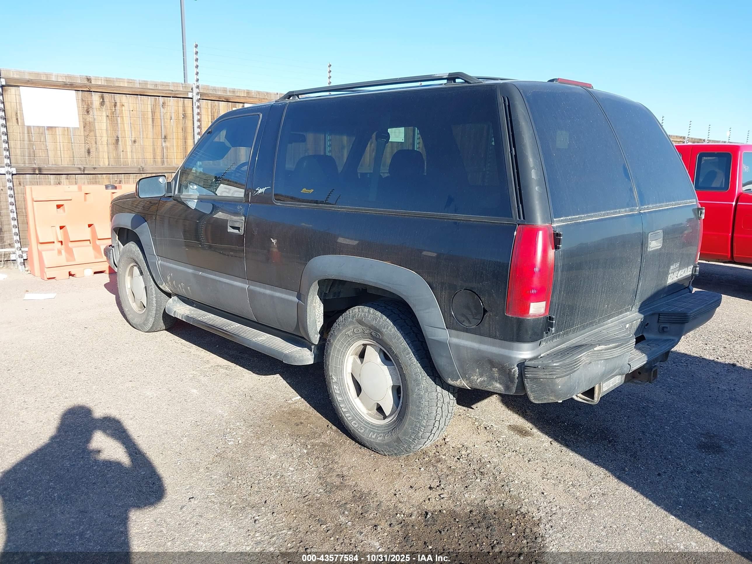 1996 Chevrolet Tahoe K1500 Black vin: 3GNEK18R2TG165550