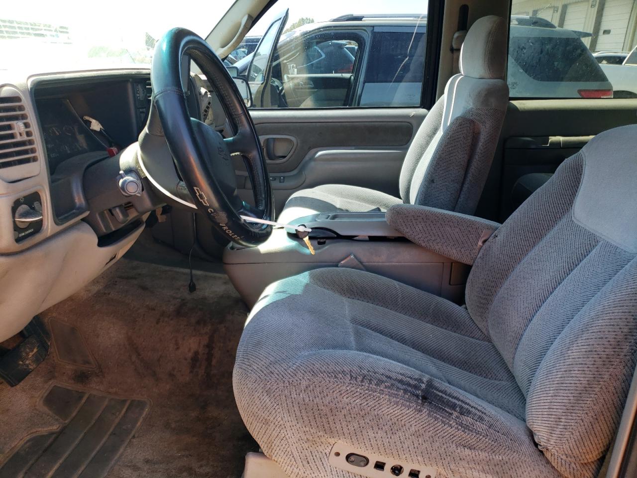 1998 Chevrolet Tahoe K1500 Blue vin: 3GNEK18R4WG101899